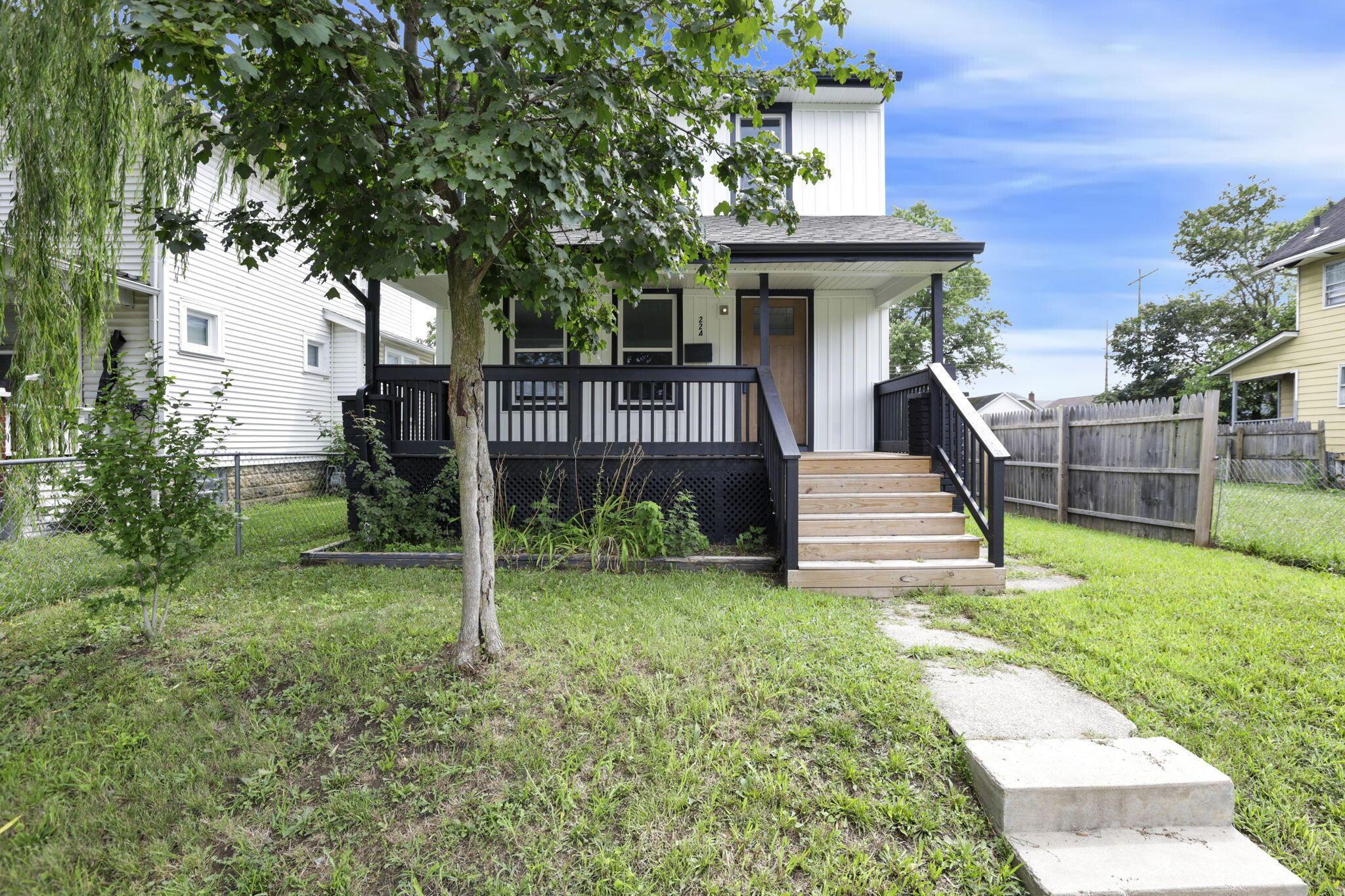 224 N Oakley Avenue