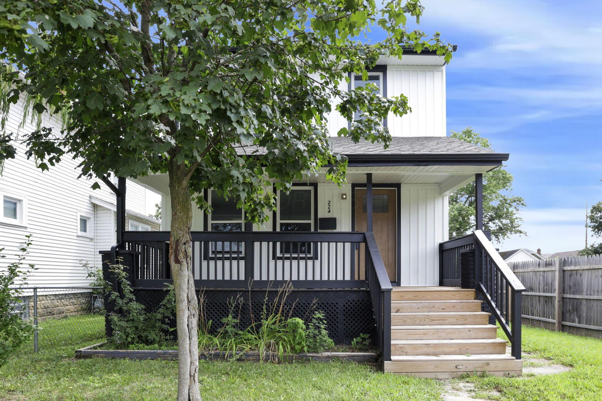 224 N Oakley Avenue