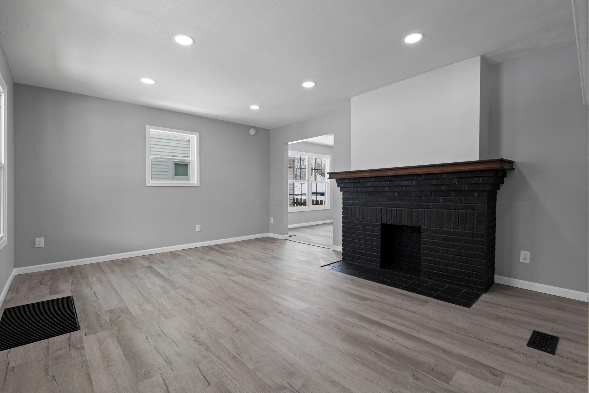 224 N Oakley Avenue