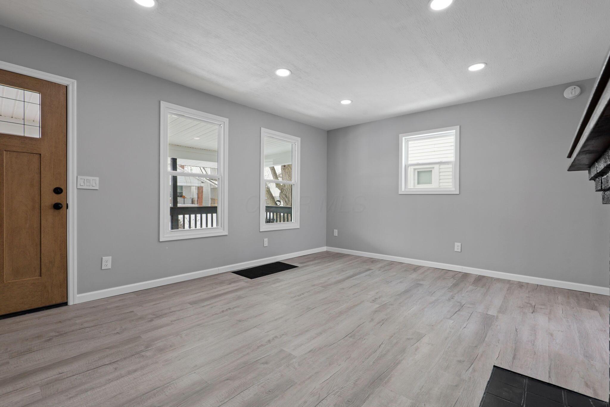 224 N Oakley Avenue