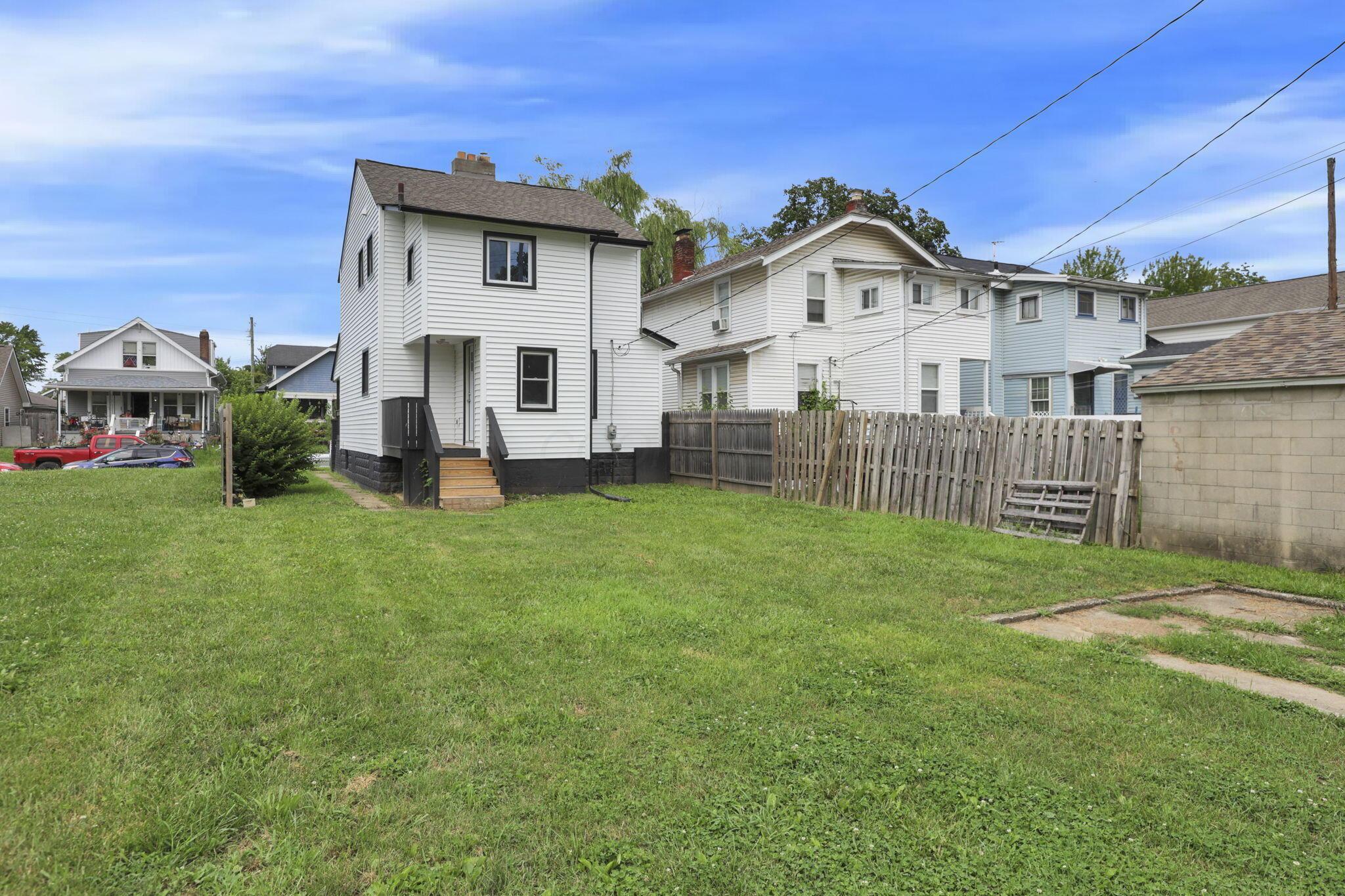 224 N Oakley Avenue