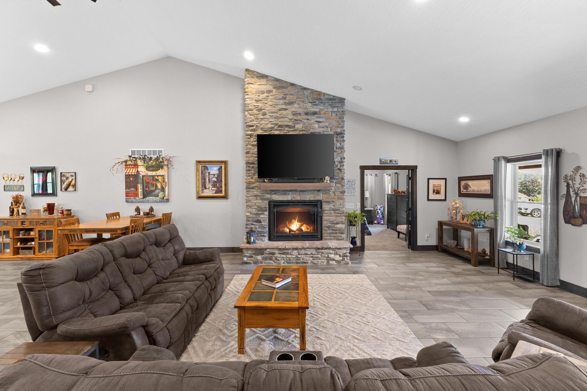 16265 Fredericktown Amity Road