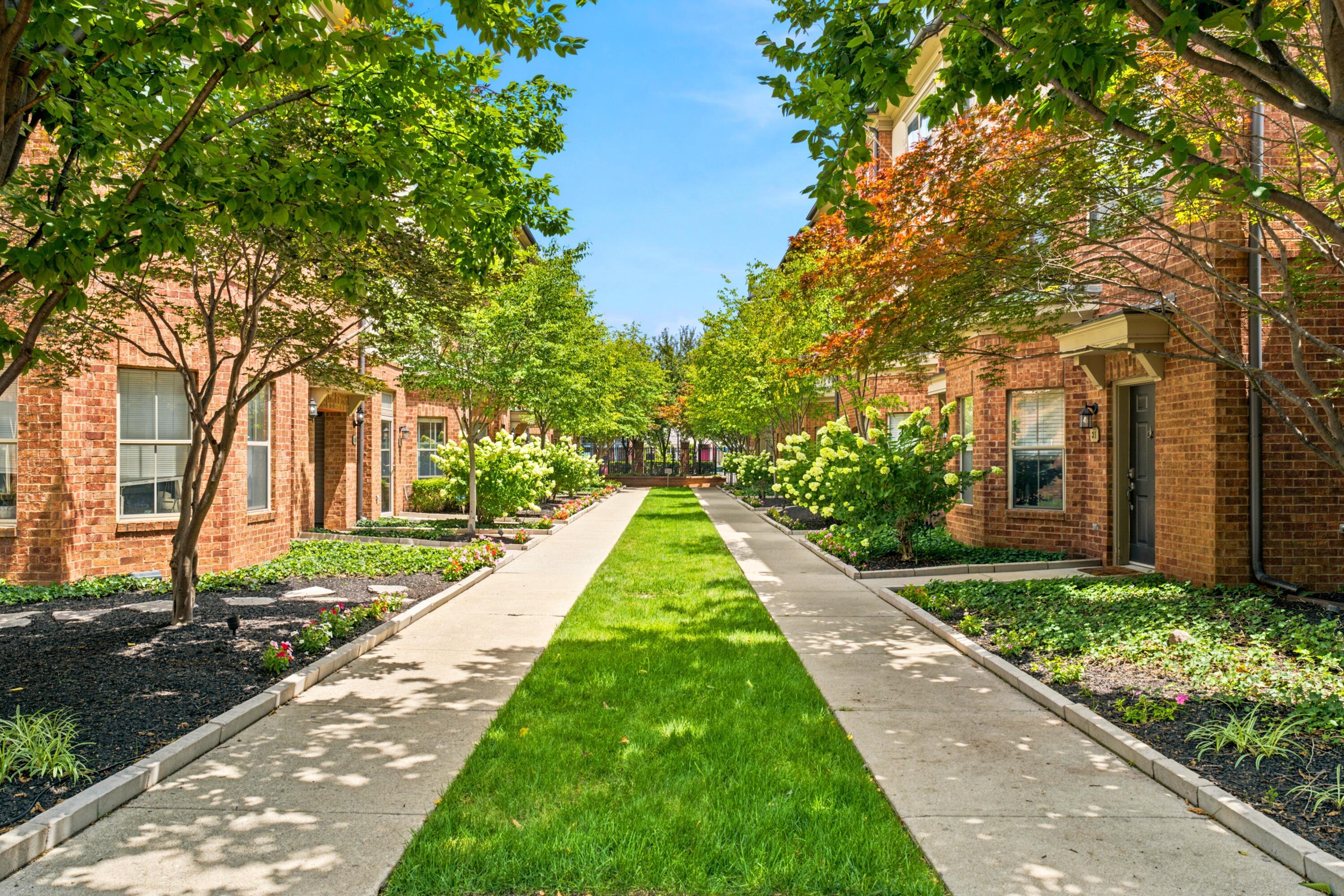 22 W Russell Street