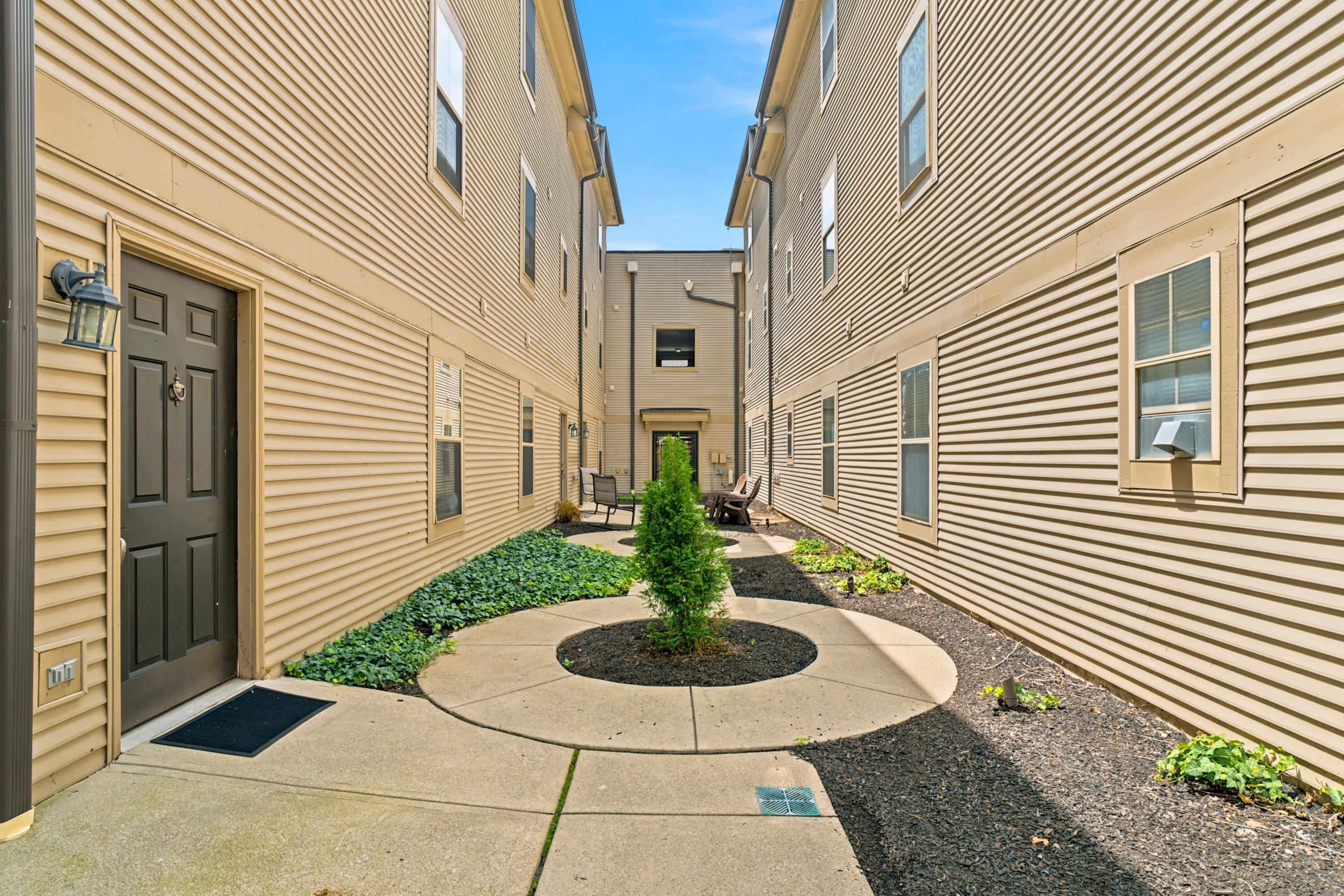 22 W Russell Street