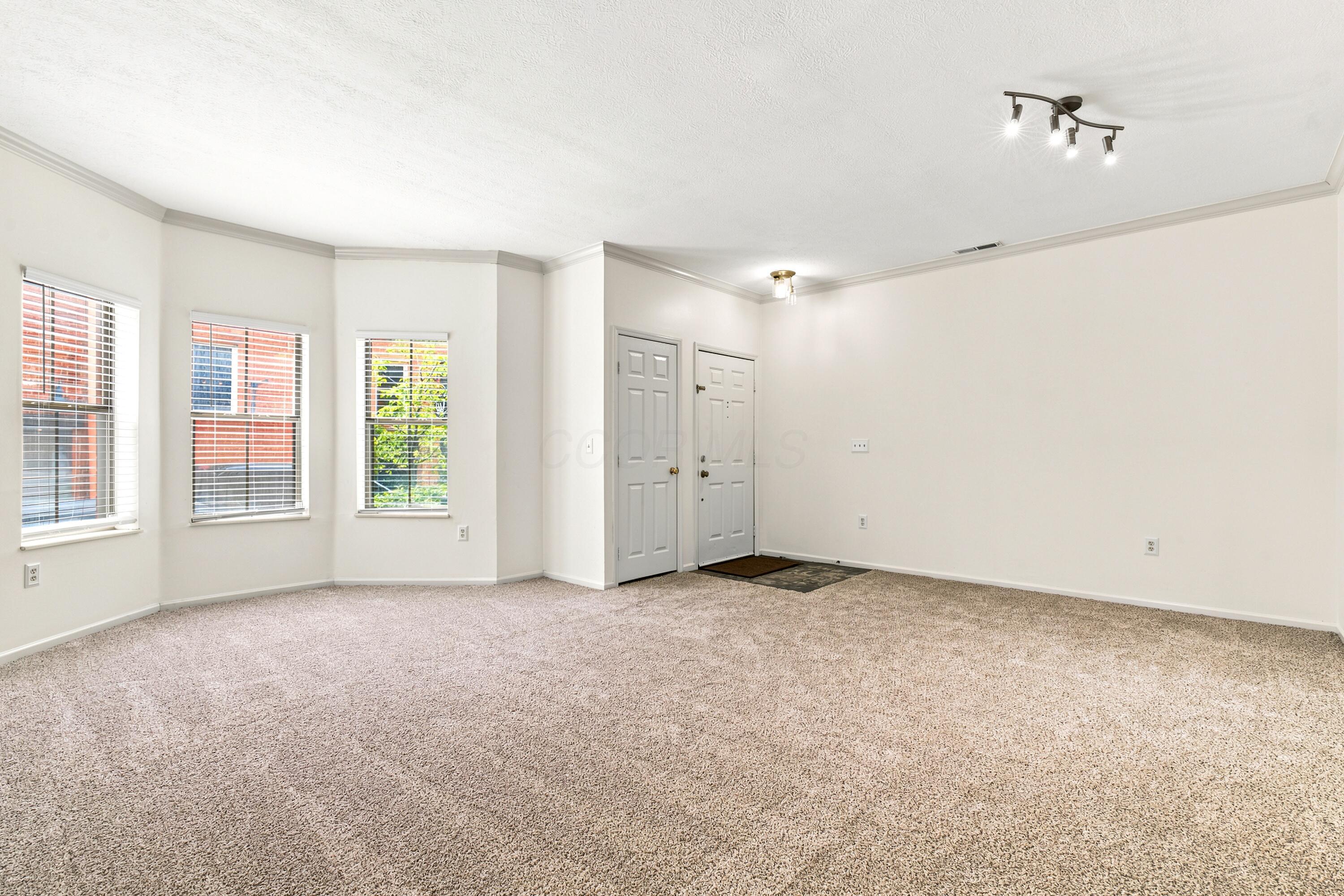 22 W Russell Street