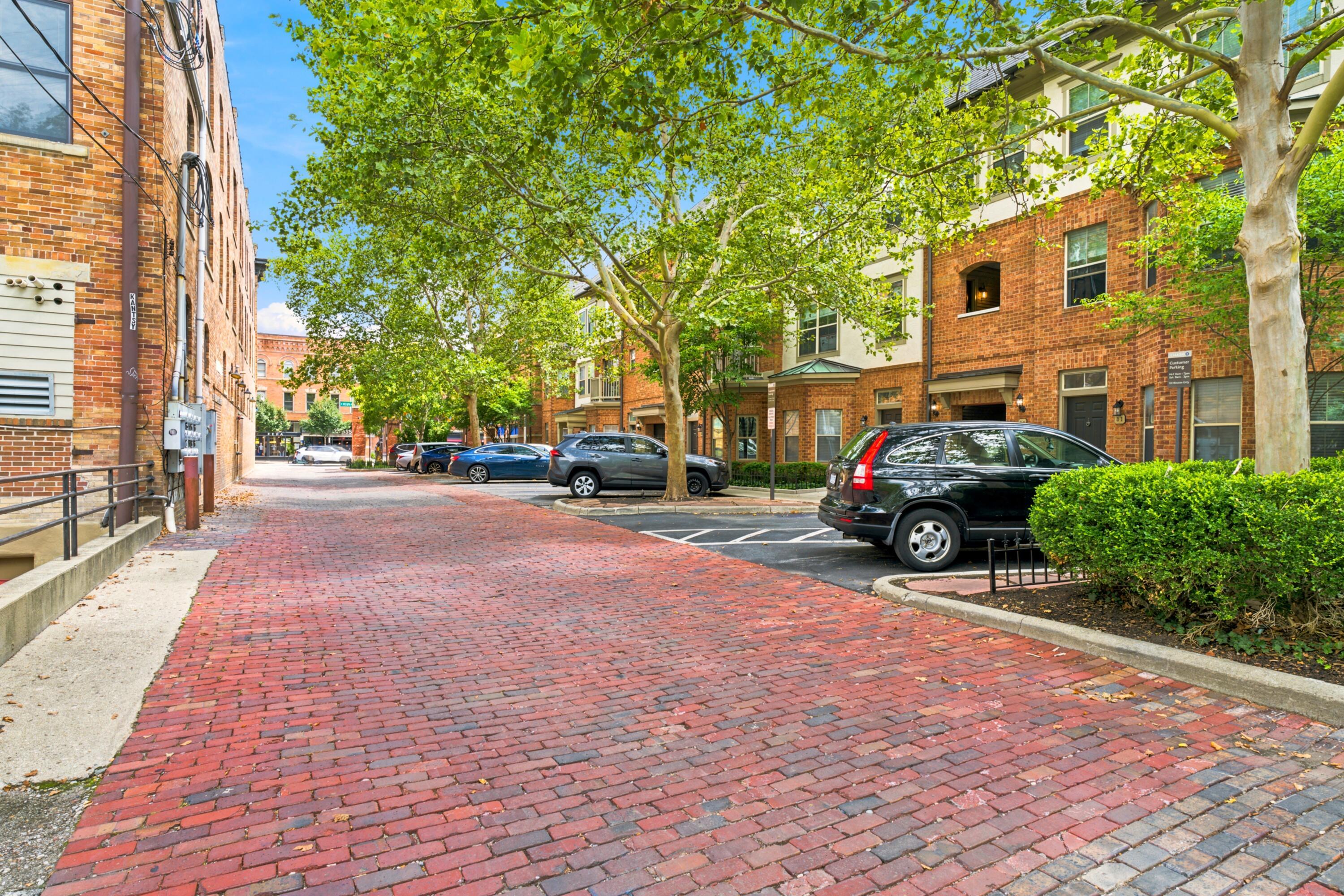 22 W Russell Street