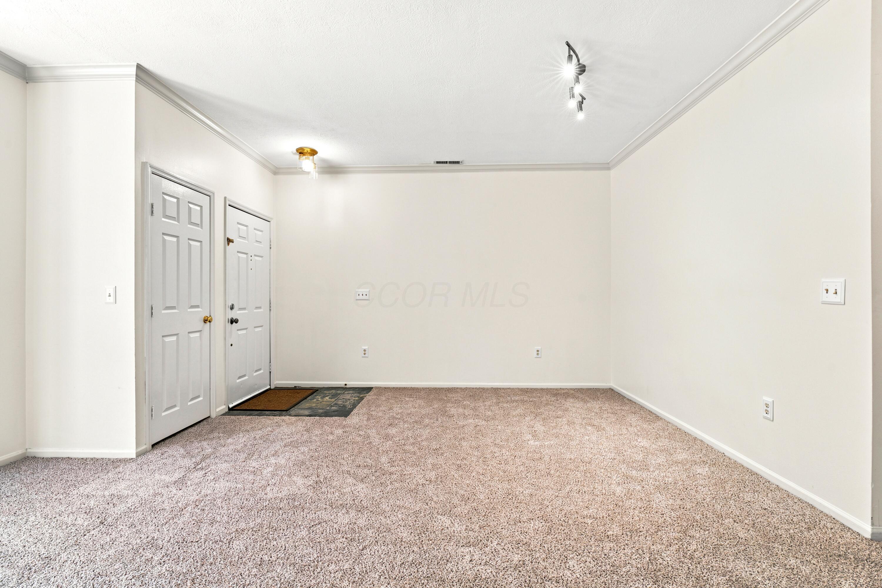 22 W Russell Street