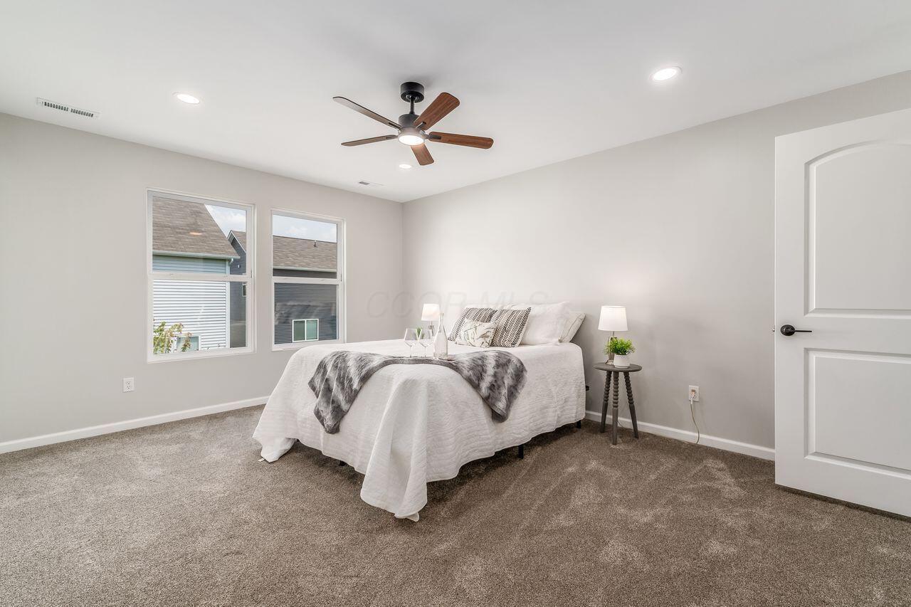 1004 Beehive Grove