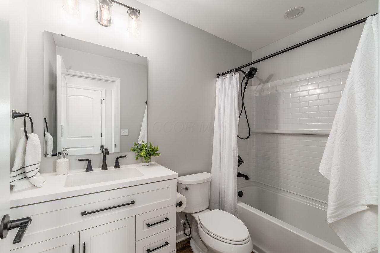 1004 Beehive Grove