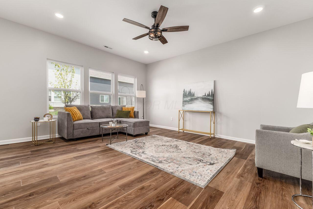 1004 Beehive Grove