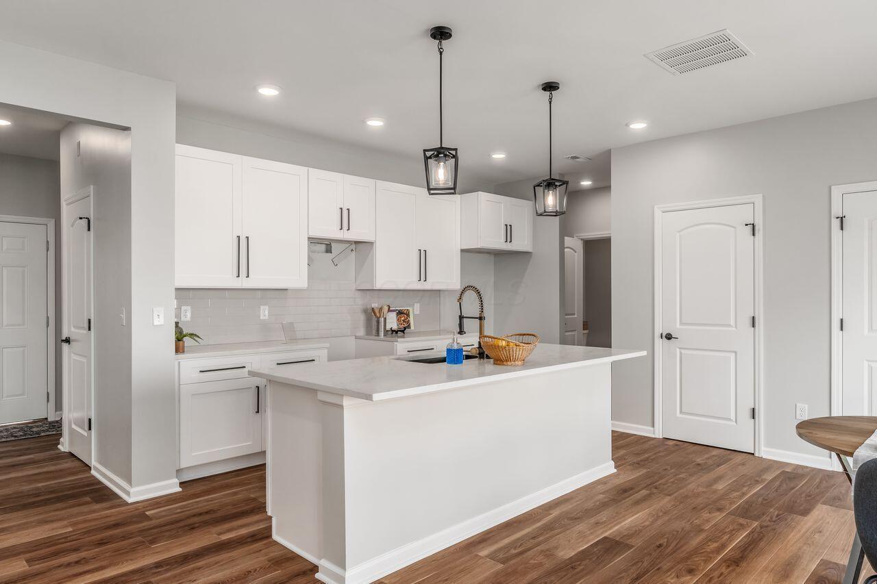 1004 Beehive Grove