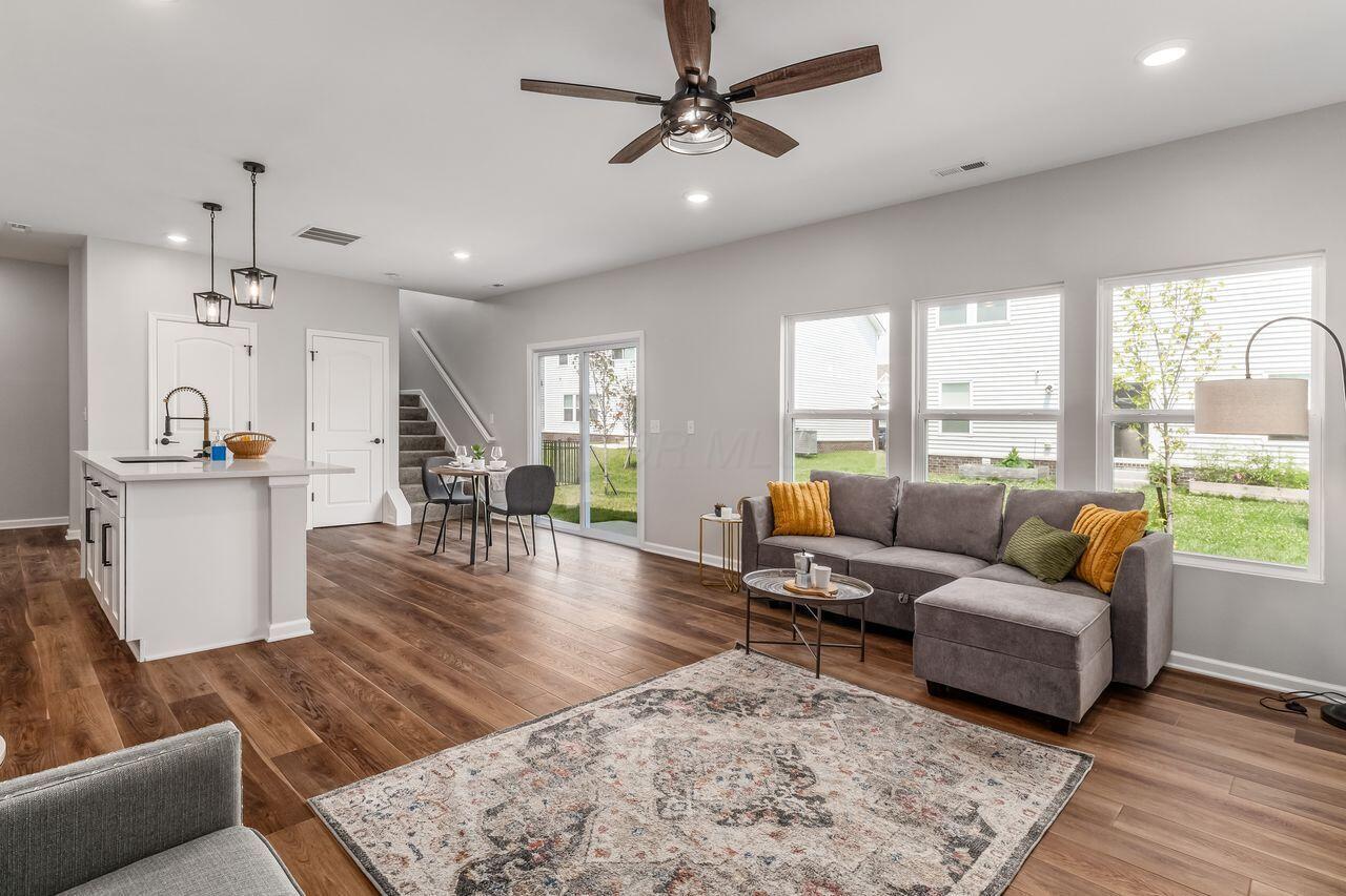 1004 Beehive Grove