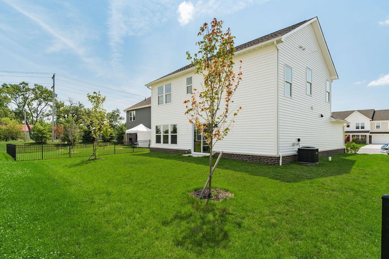 1004 Beehive Grove