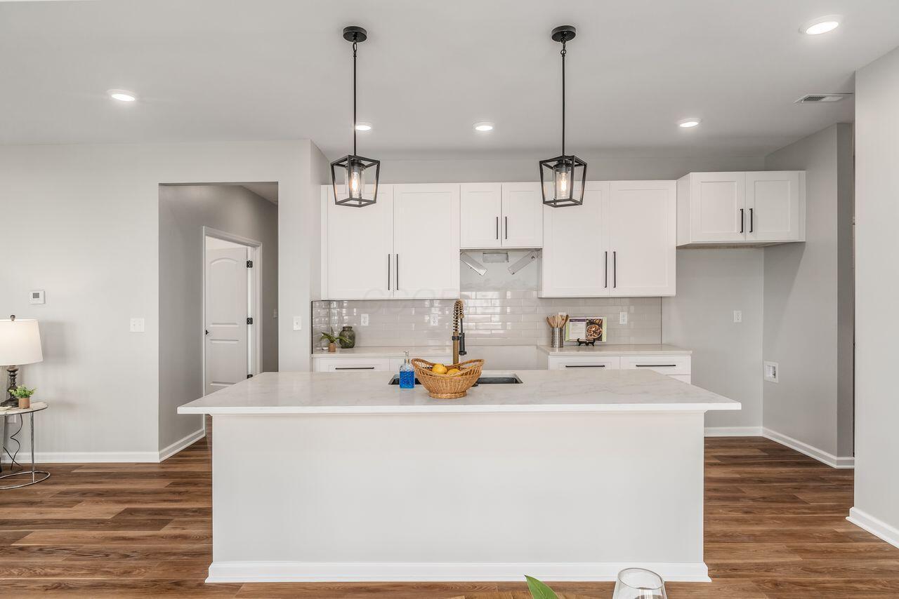 1004 Beehive Grove
