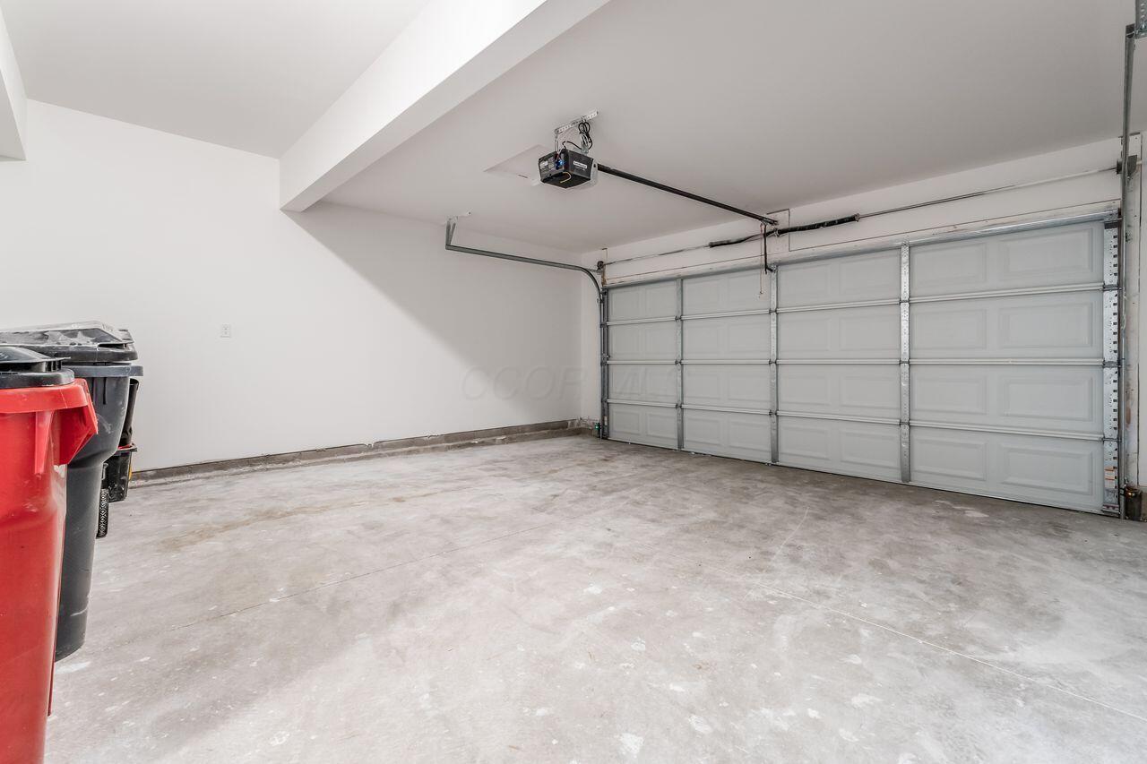1004 Beehive Grove
