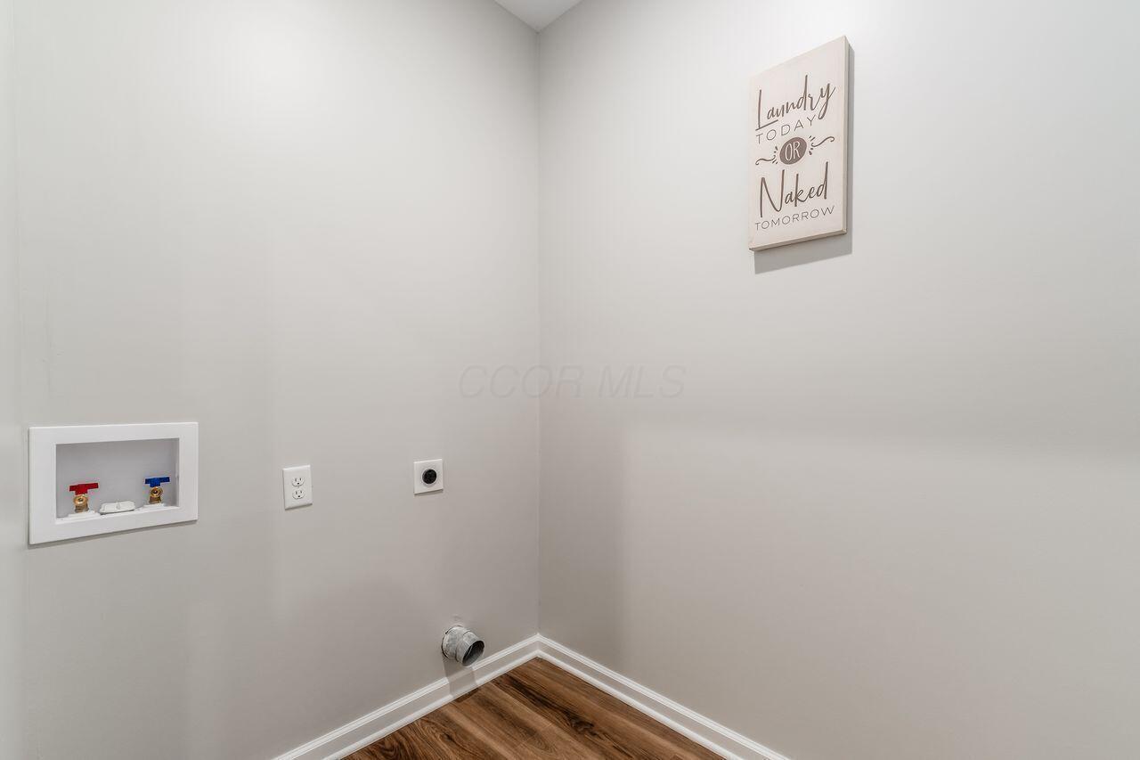 1004 Beehive Grove