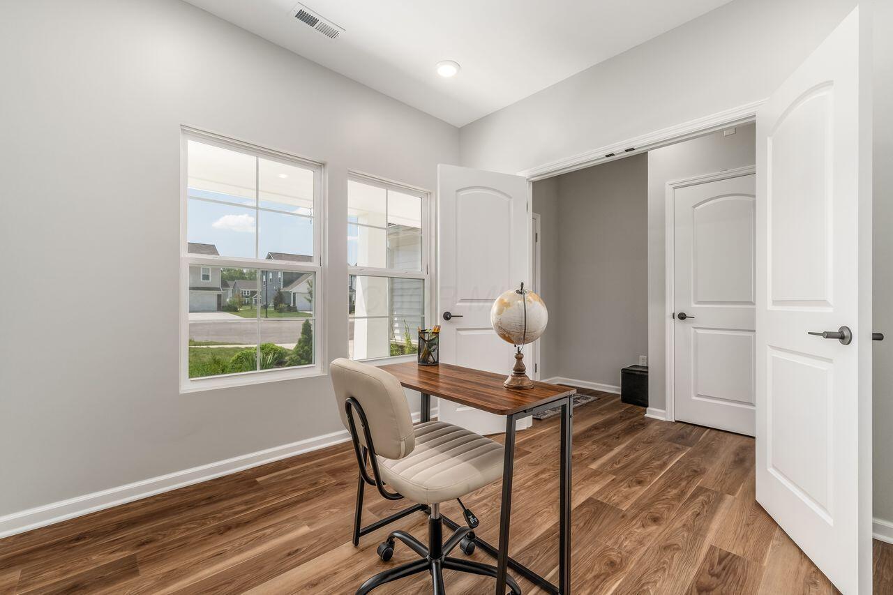 1004 Beehive Grove