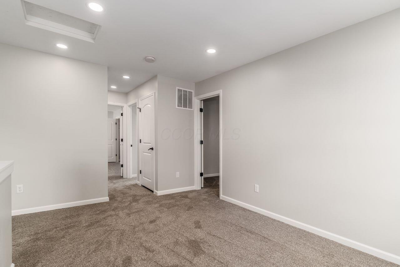 1004 Beehive Grove