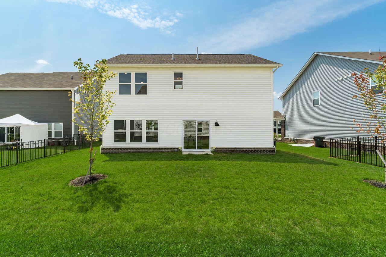 1004 Beehive Grove