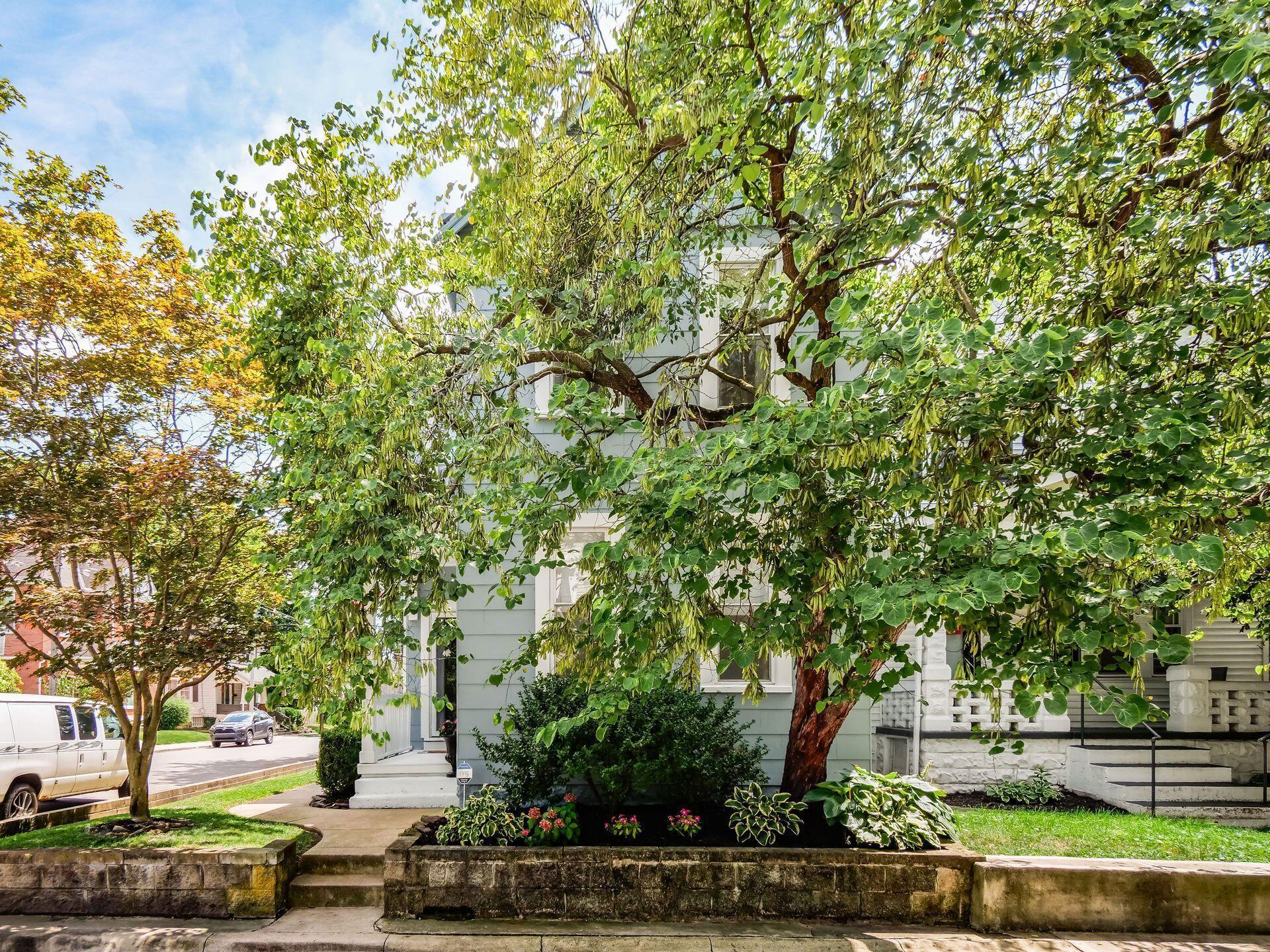 105 E Gates Street