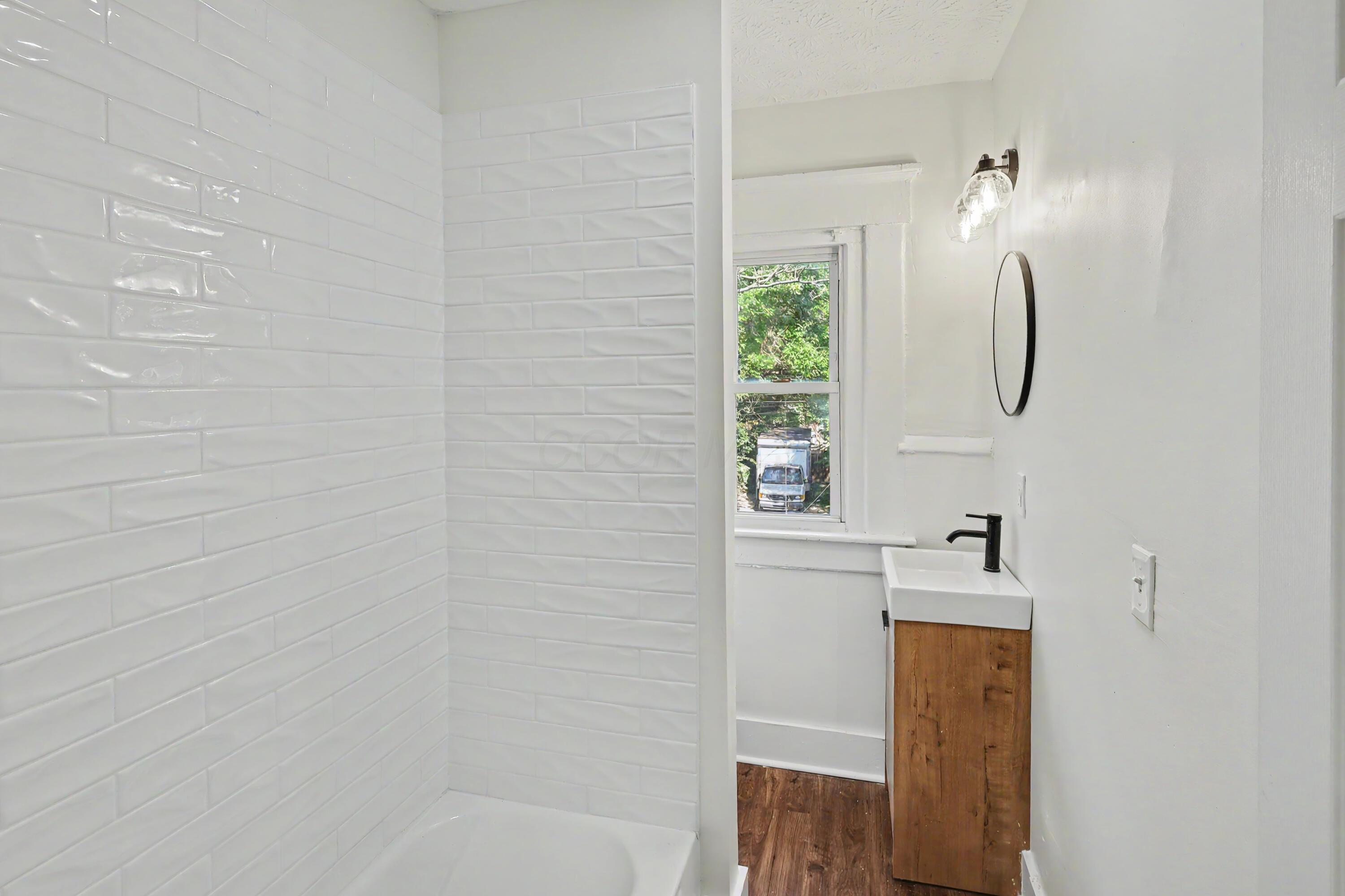 360 N Garfield Avenue, 362