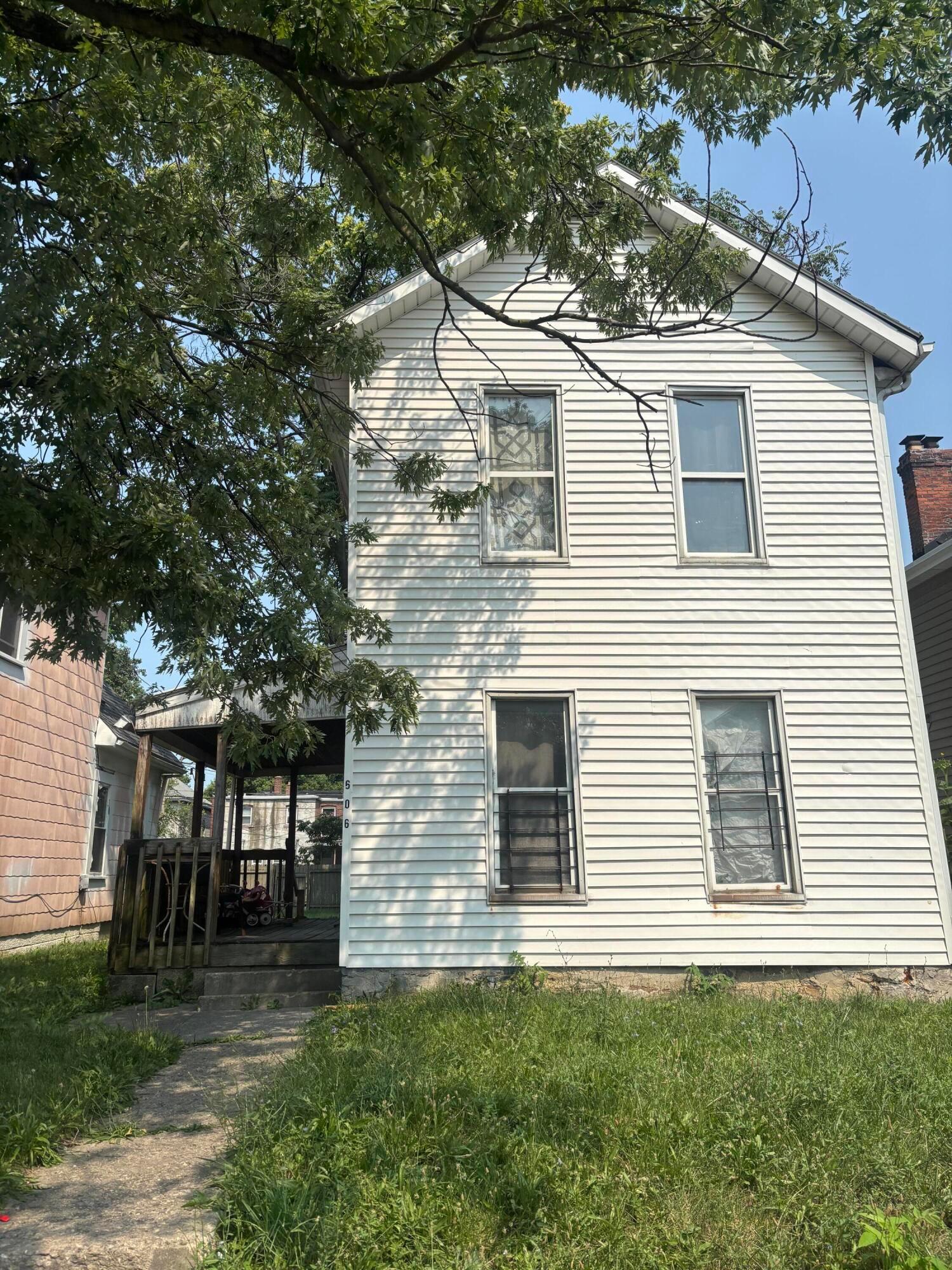606 Kelton Avenue