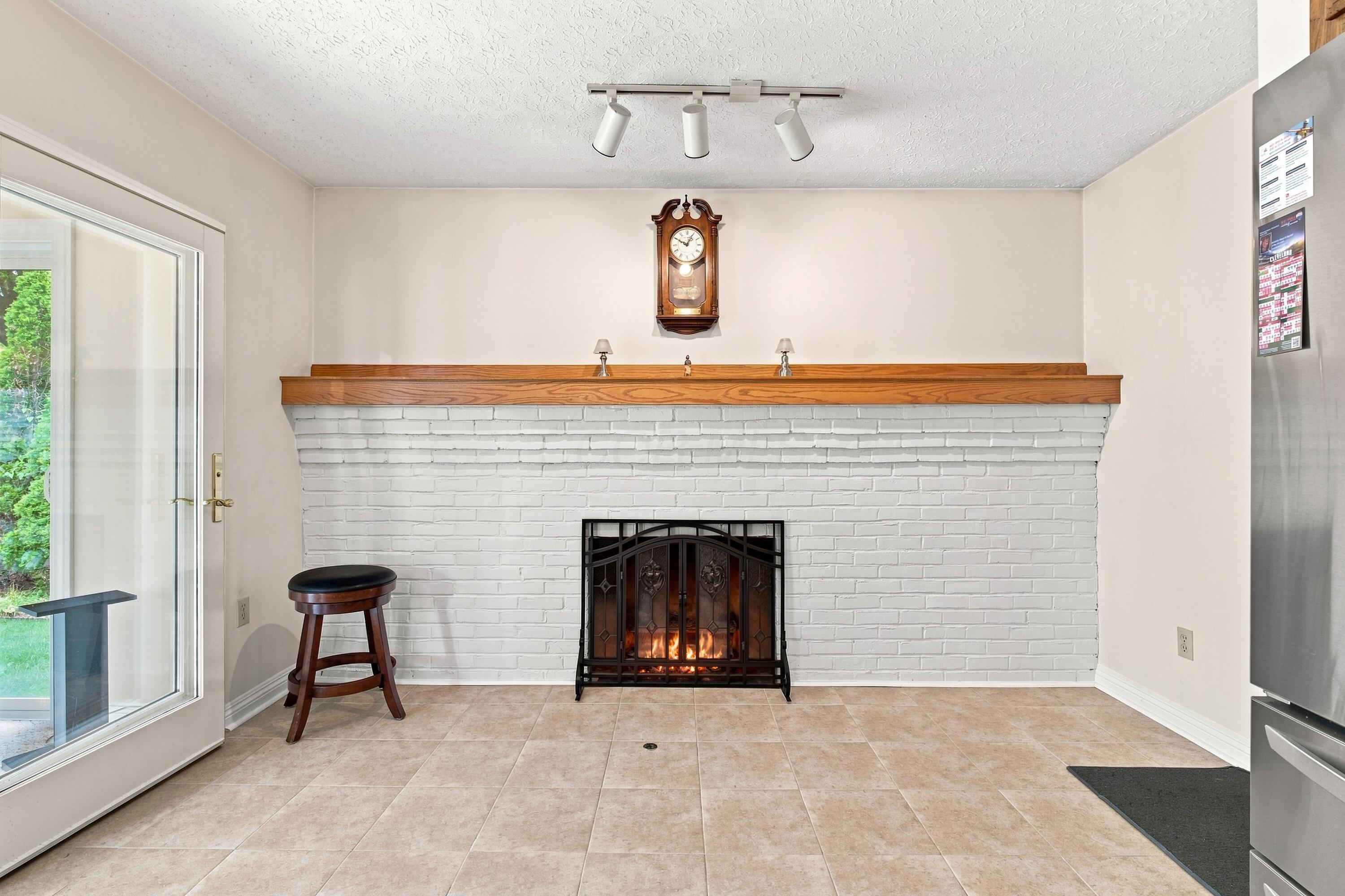 261 Brookhaven Drive E