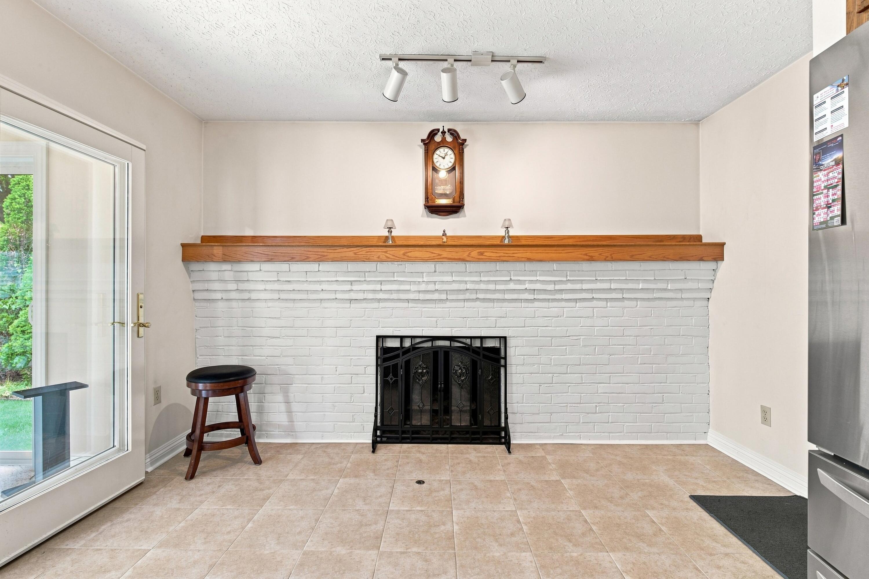 261 Brookhaven Drive E
