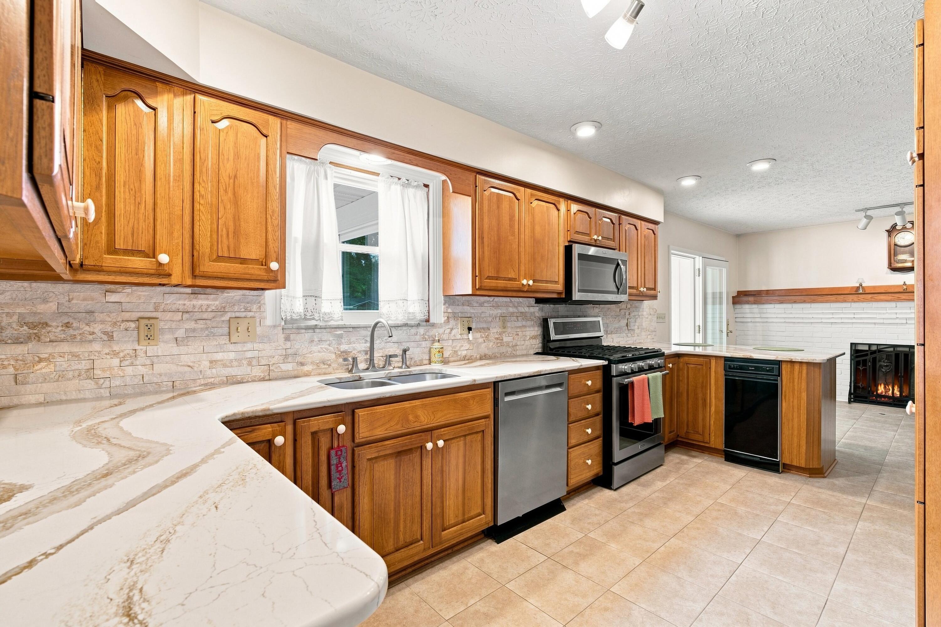 261 Brookhaven Drive E