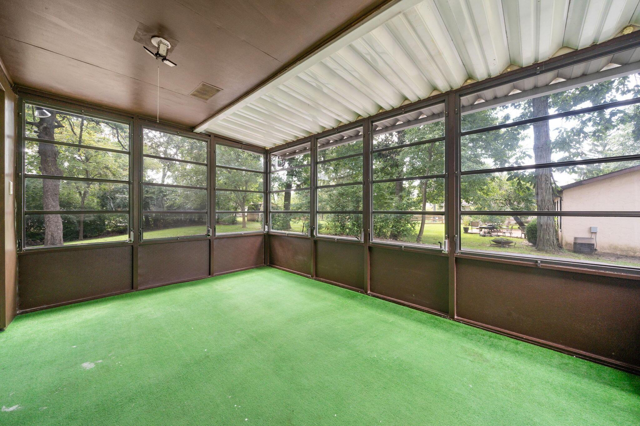 2255 Cherokee Drive