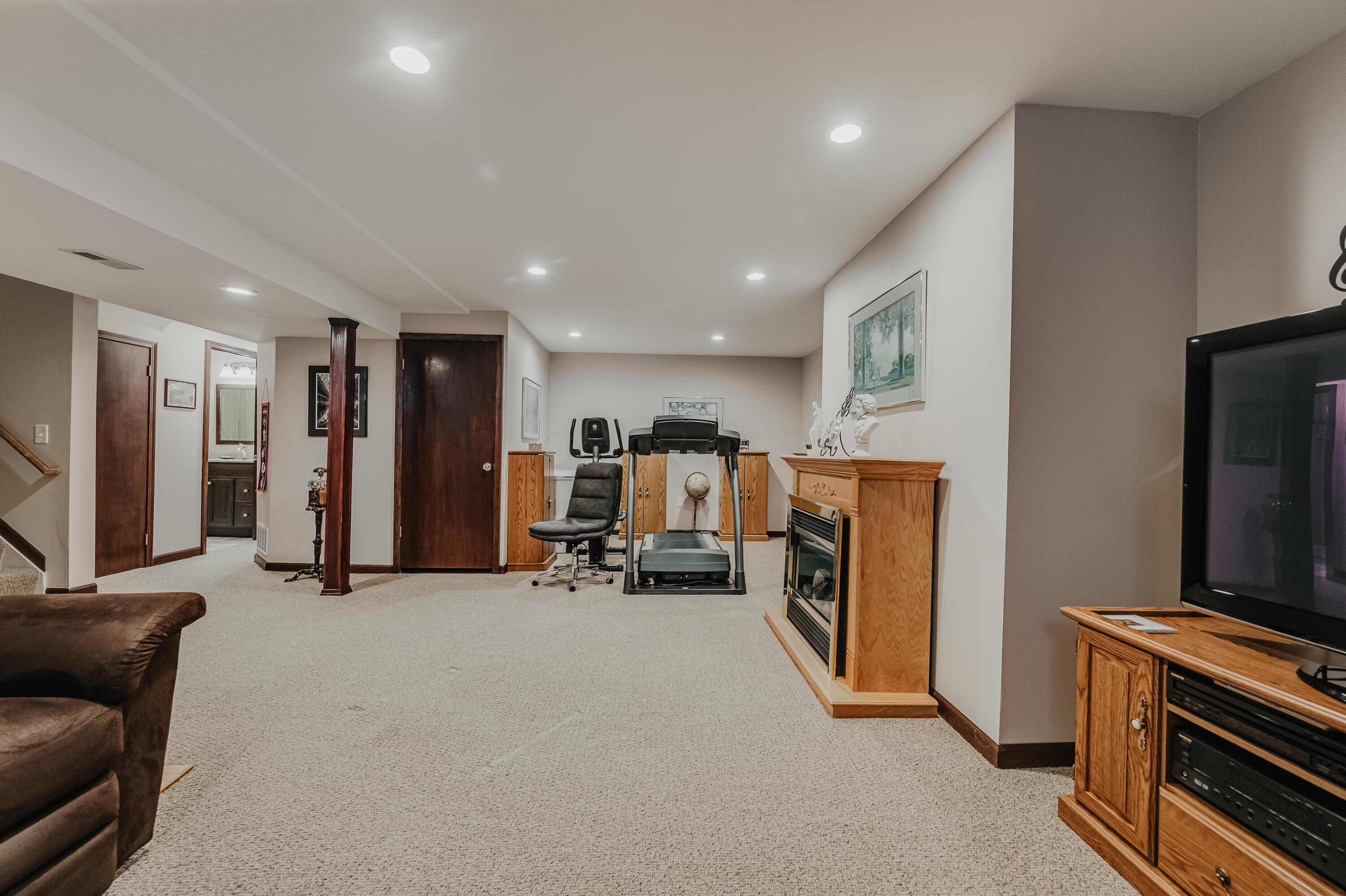 976 Karlslyle Drive