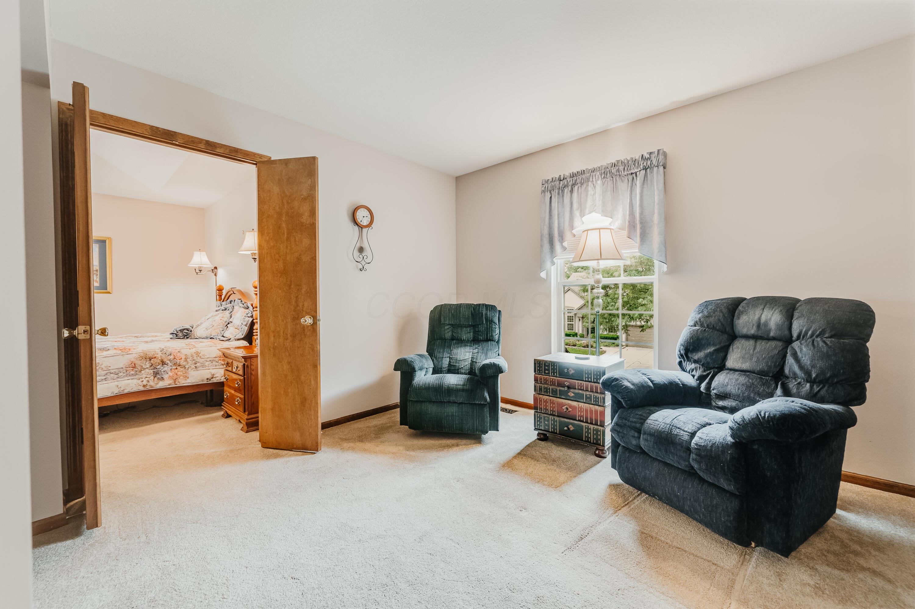 976 Karlslyle Drive