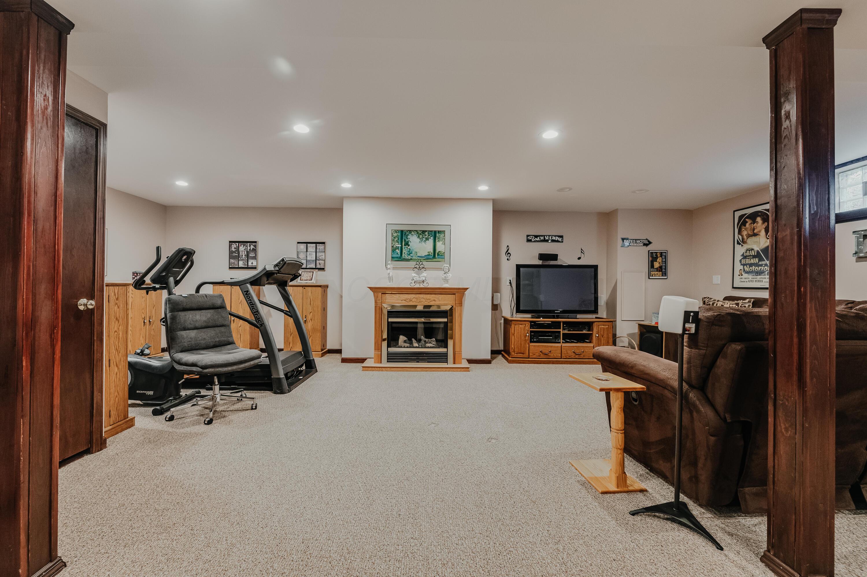 976 Karlslyle Drive
