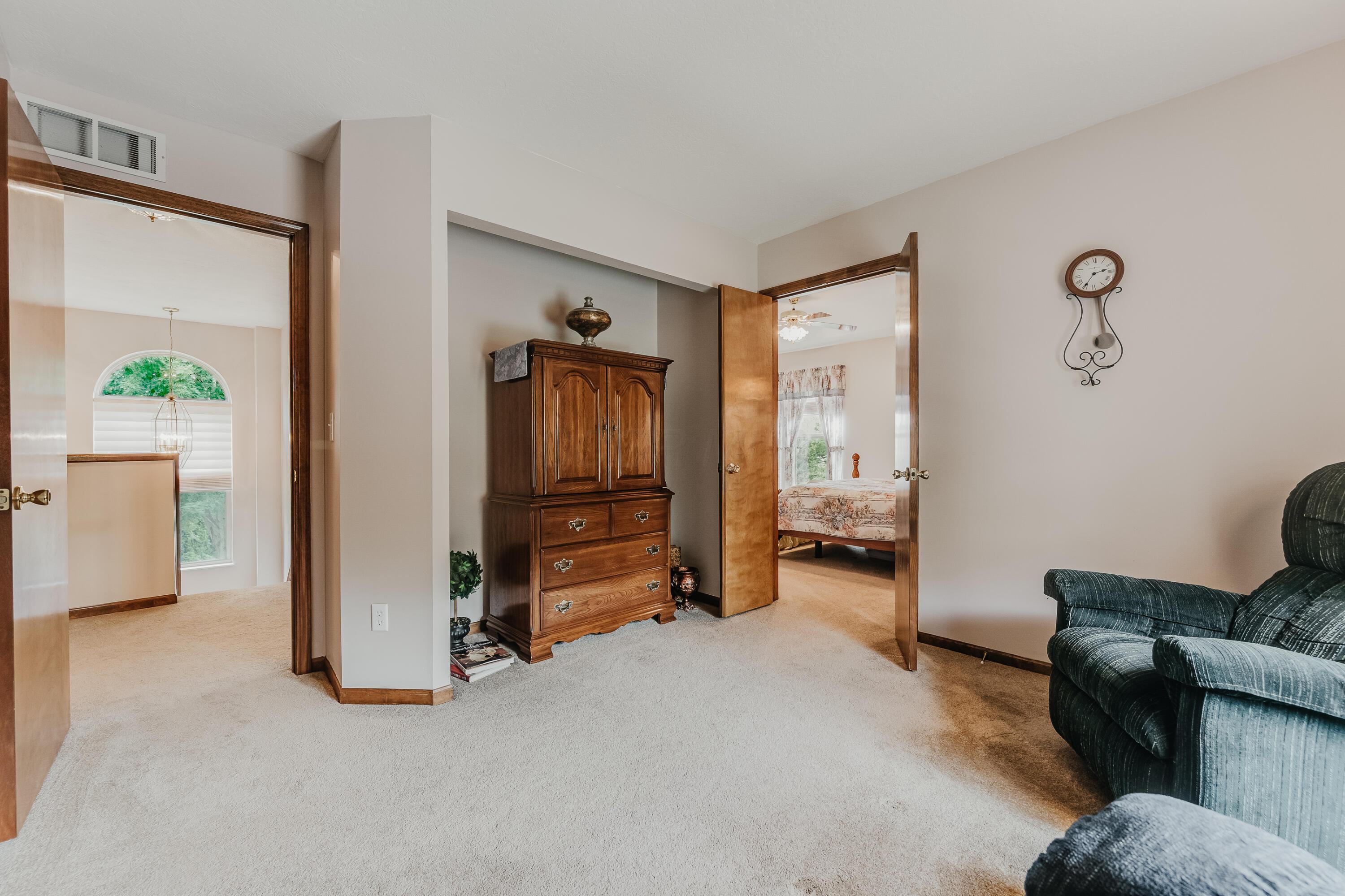 976 Karlslyle Drive