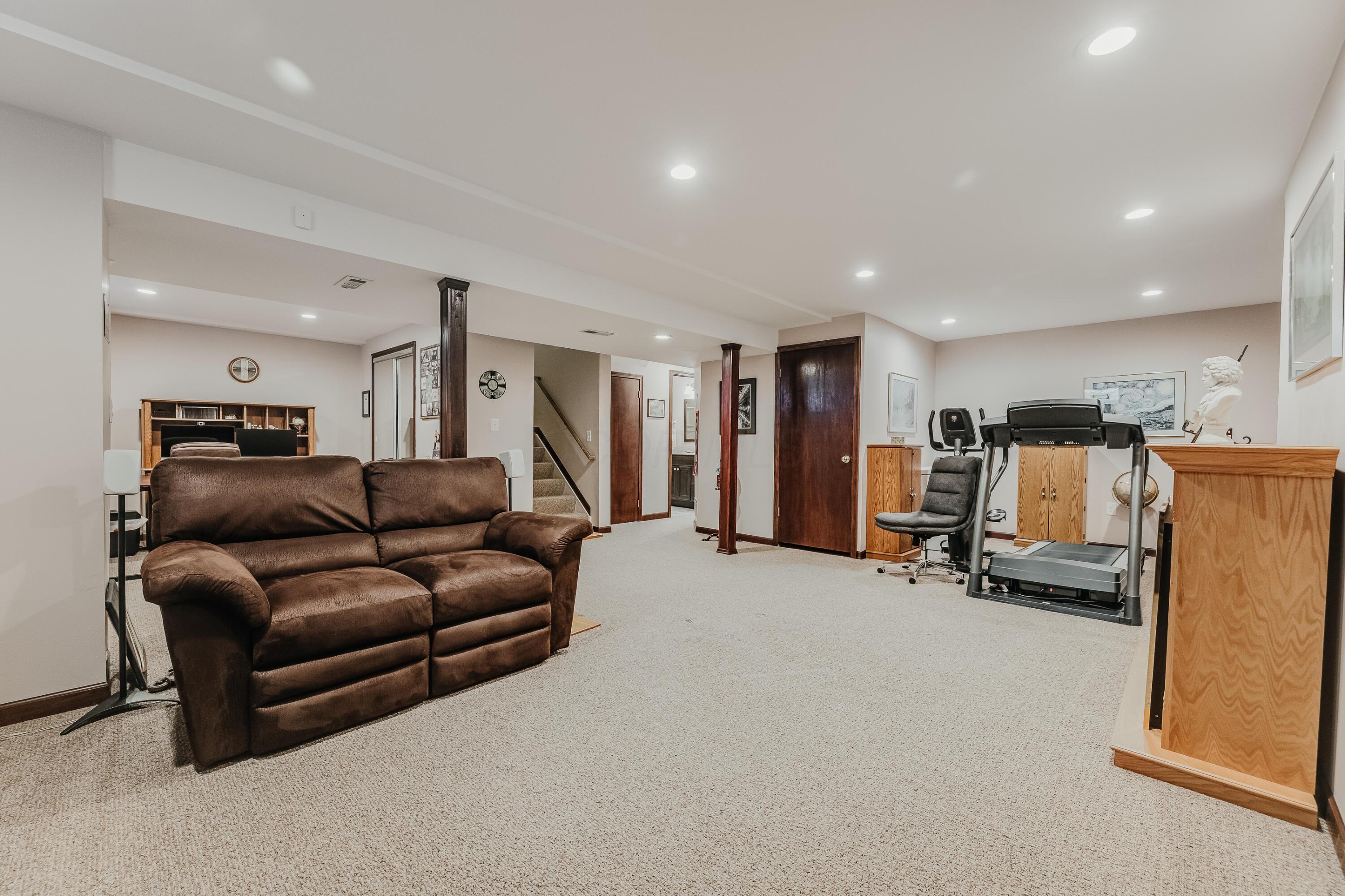 976 Karlslyle Drive