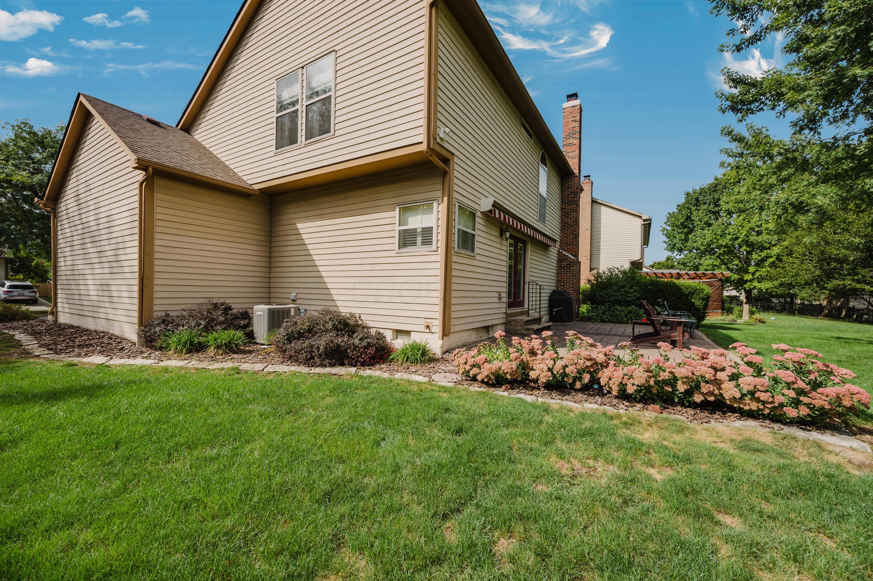976 Karlslyle Drive