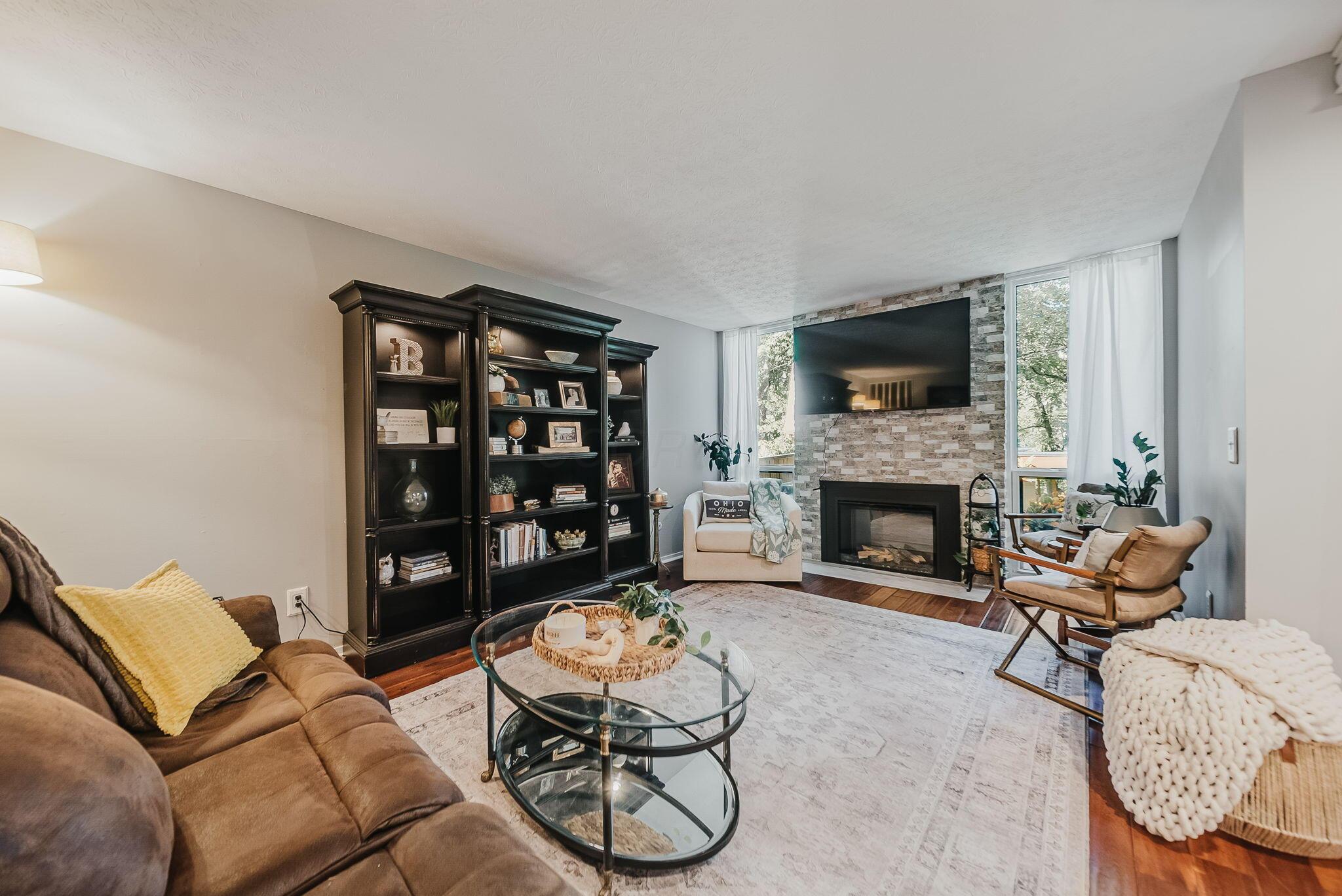 4880 Clearfork Lane, 2