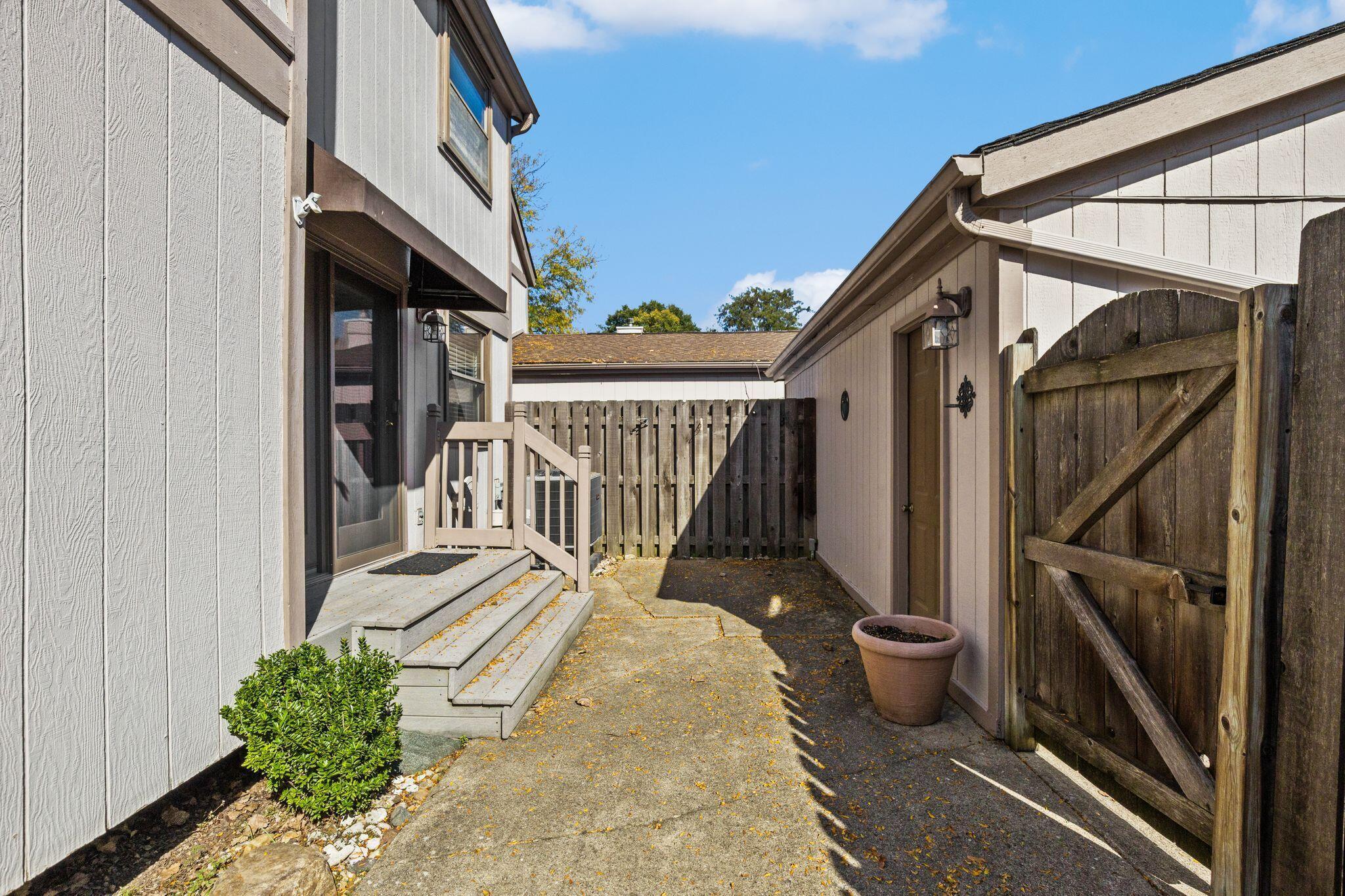 537 Woodingham Place, 2B