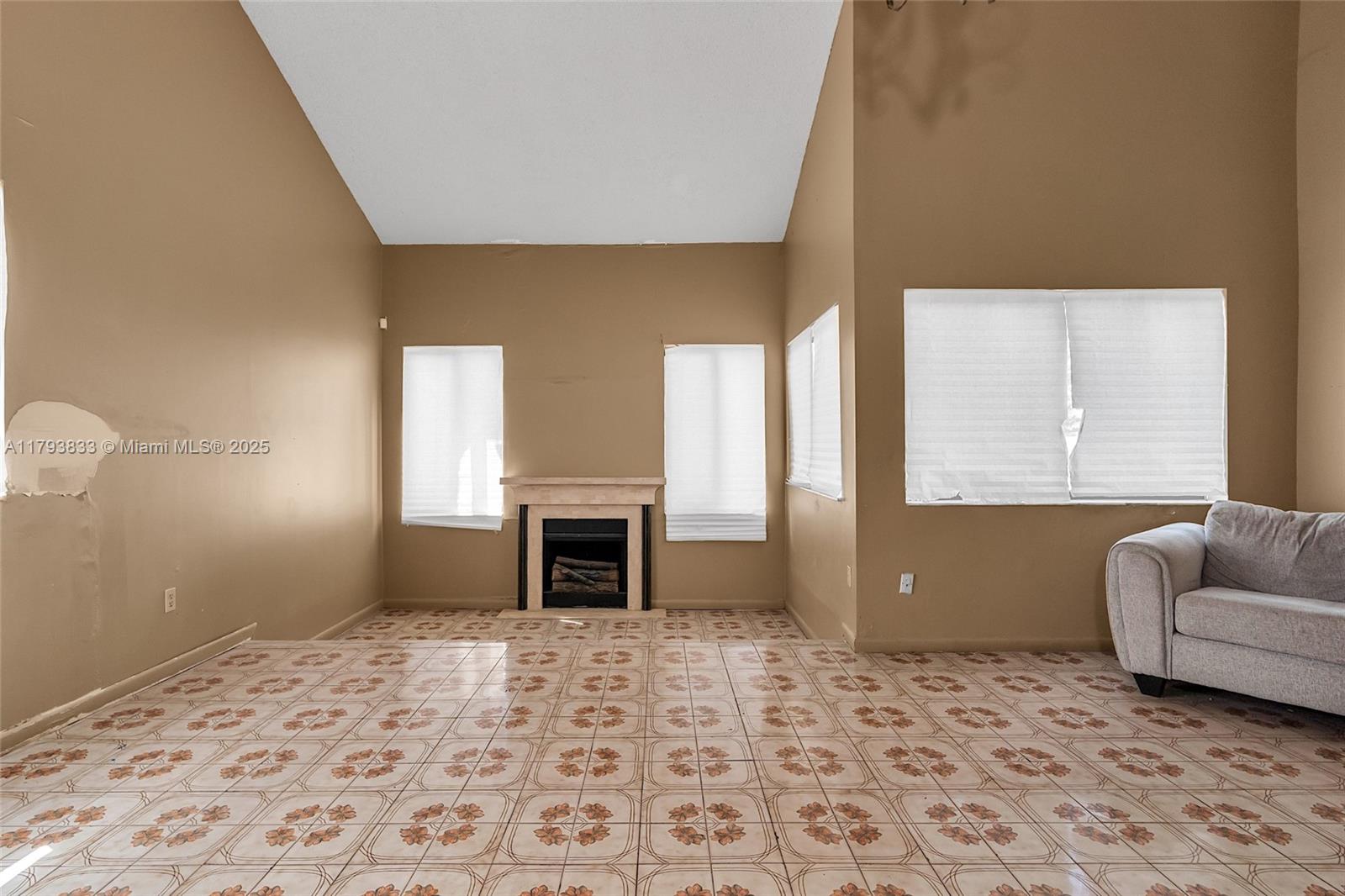 839 W 39th Pl
