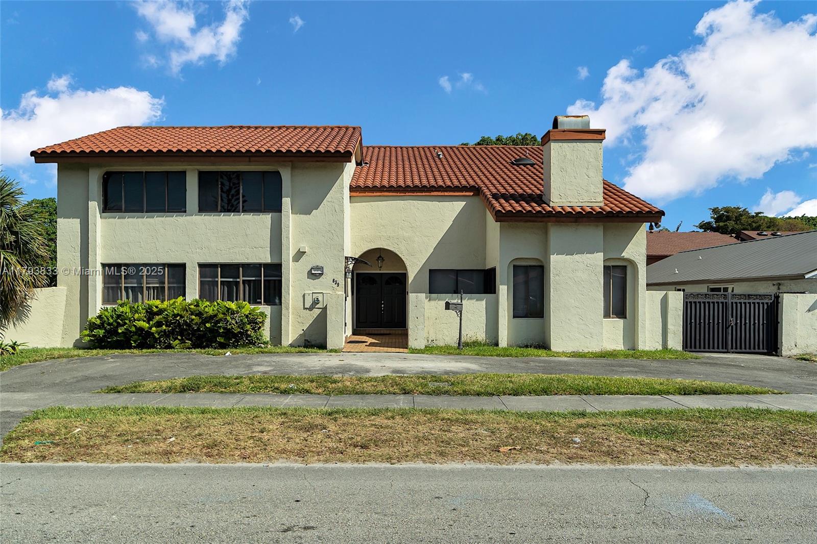 839 W 39th Pl