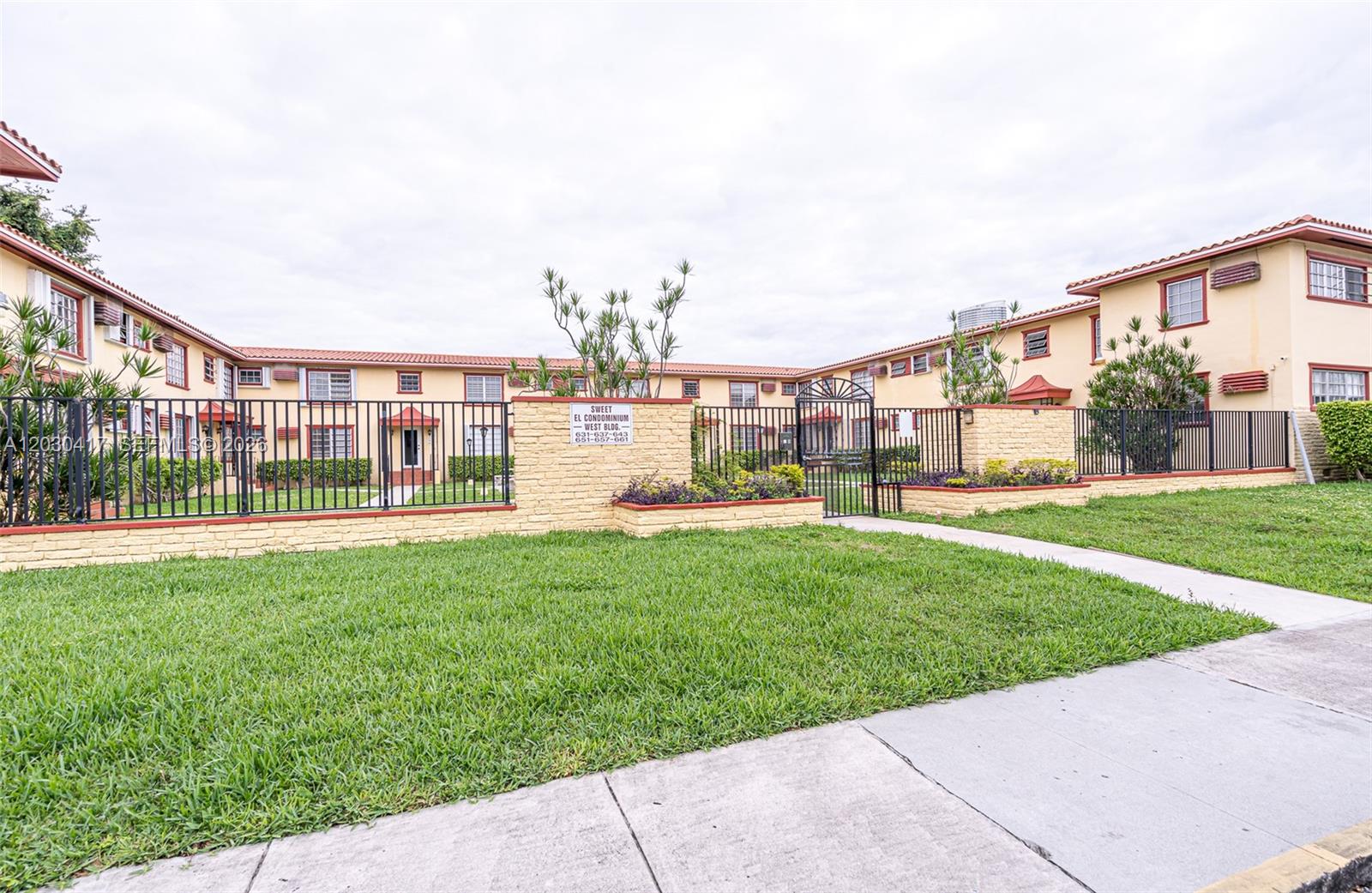 637 SW 11th St # 6W