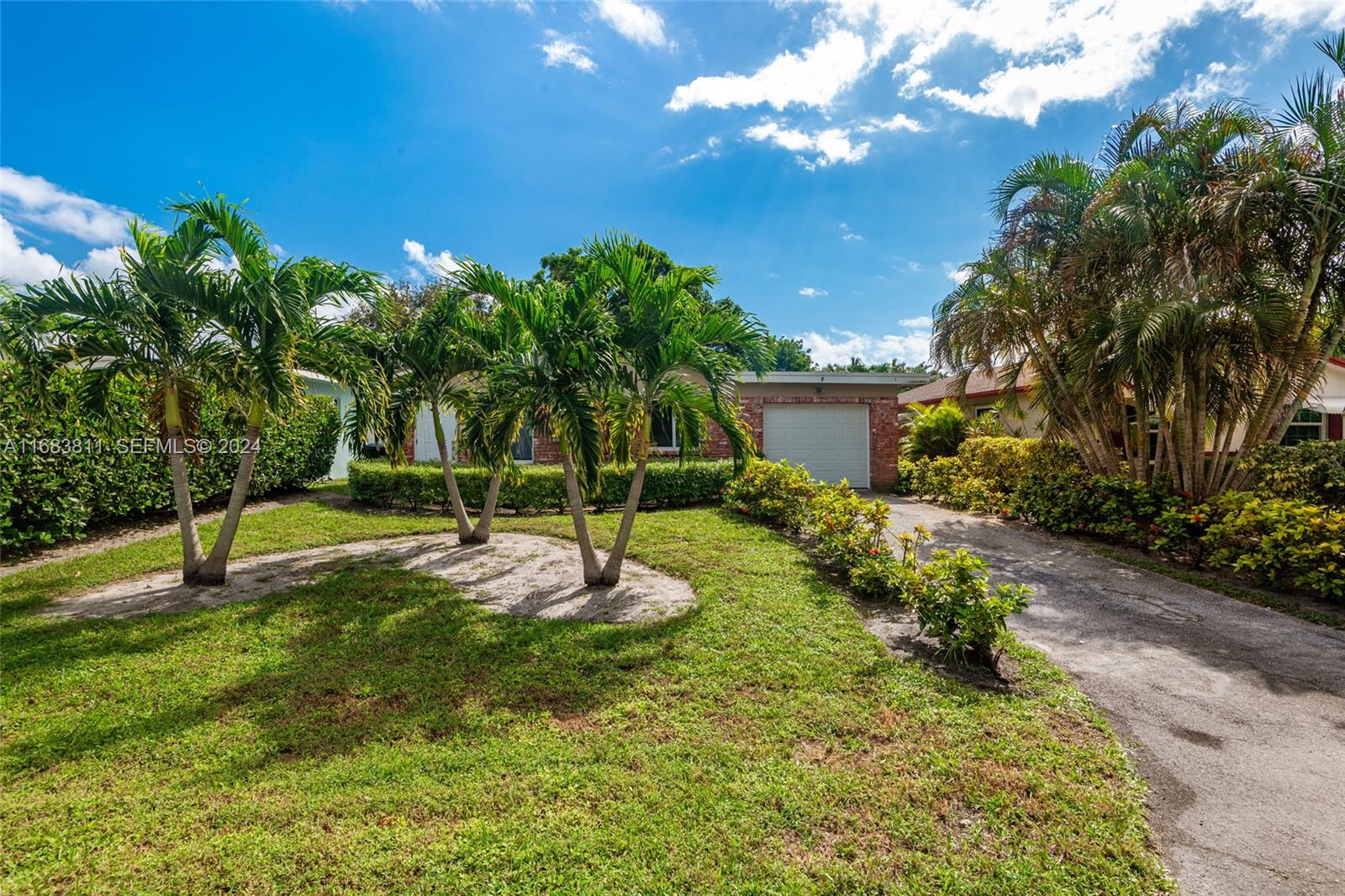 484 W Royal Palm Road