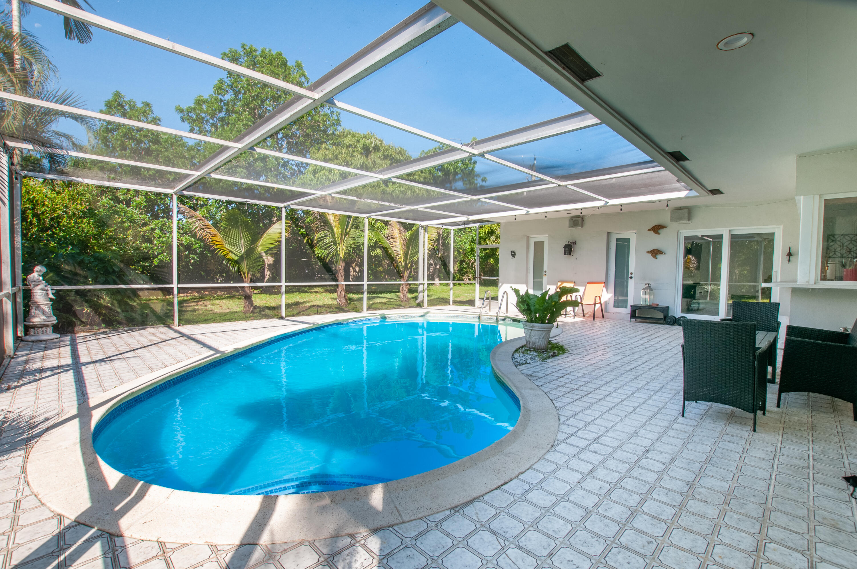4507 Norfolk Island Pine Drive