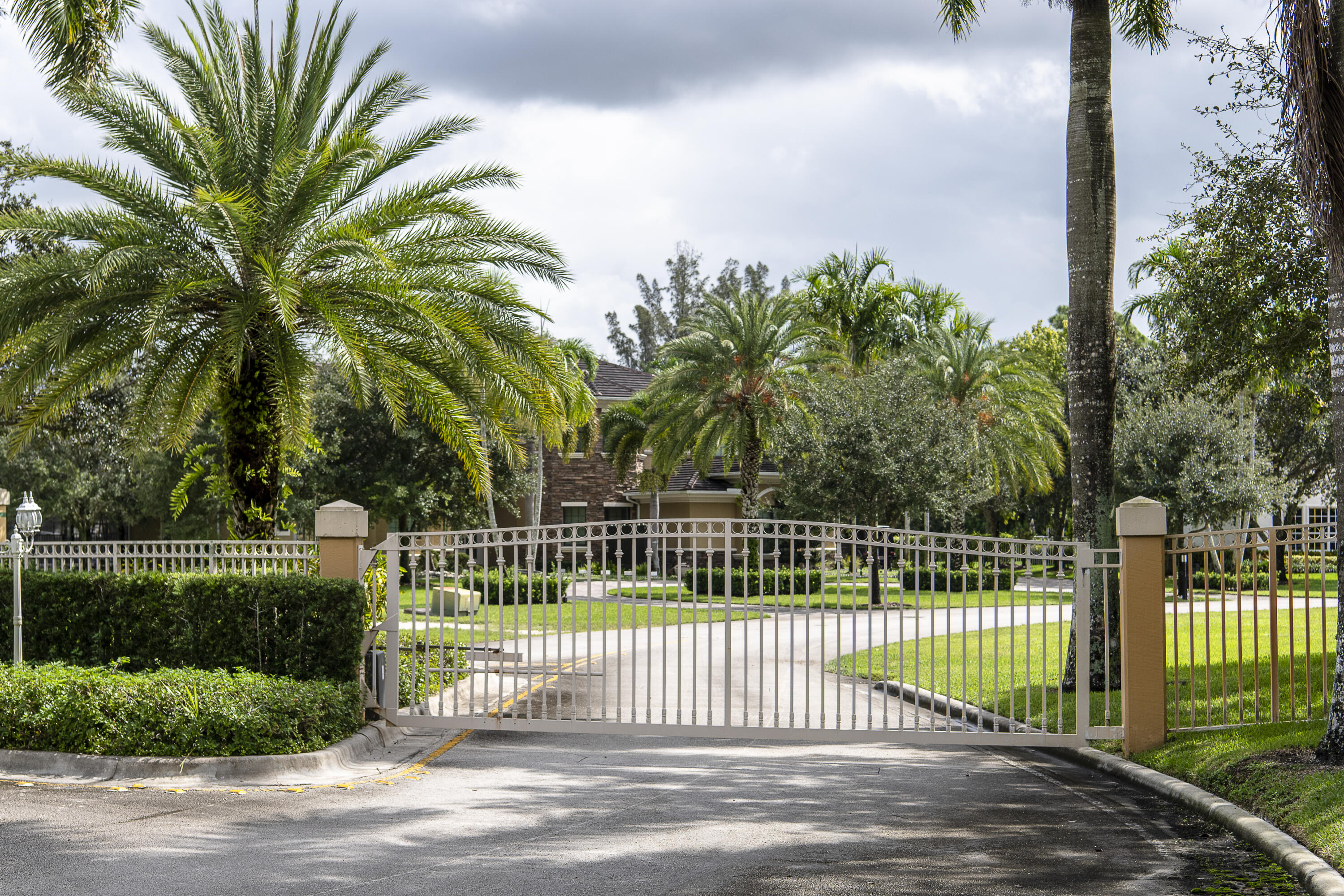 9900 Winding Rdg Lane