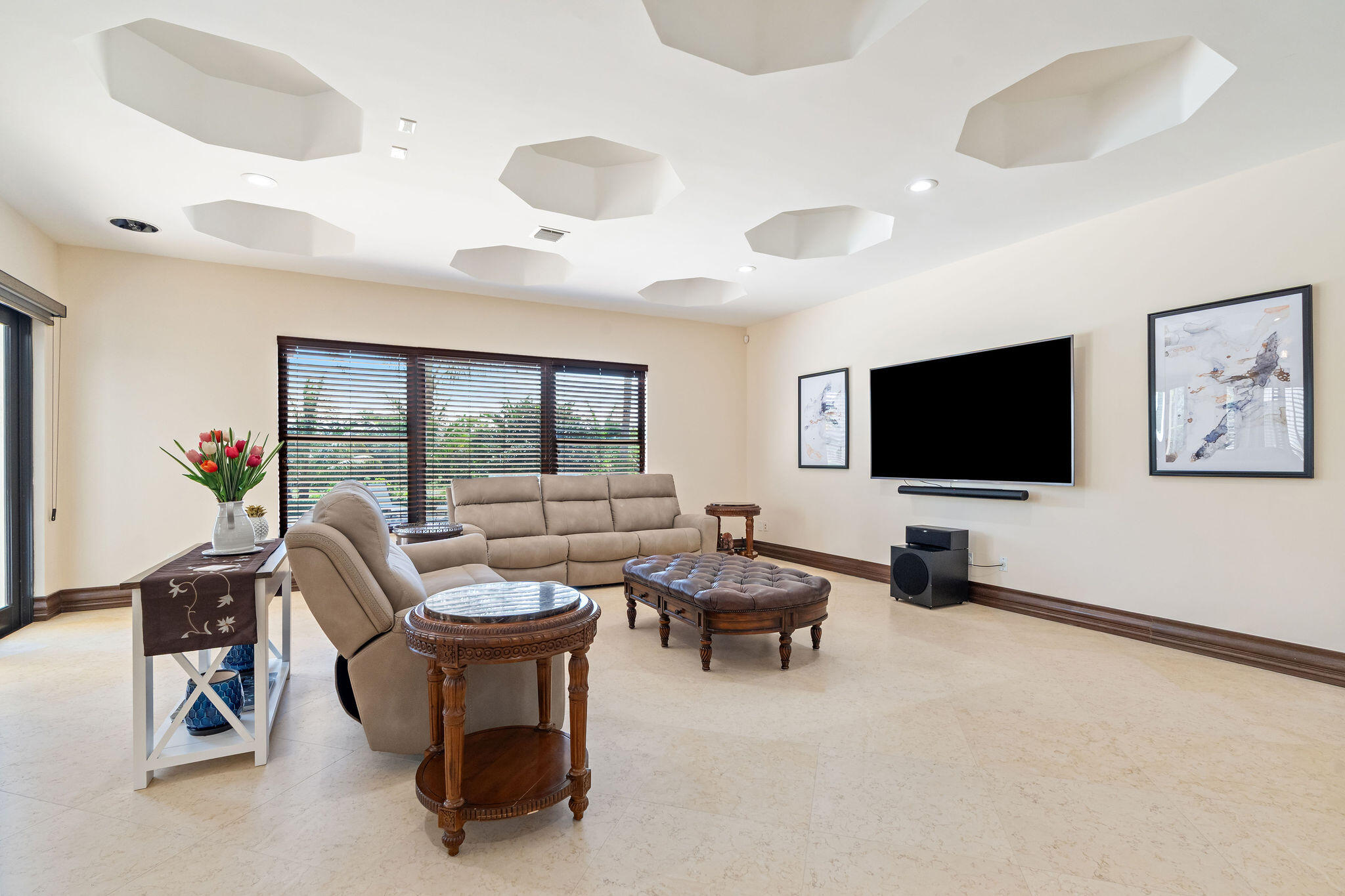 4052 E Ridgeview Drive