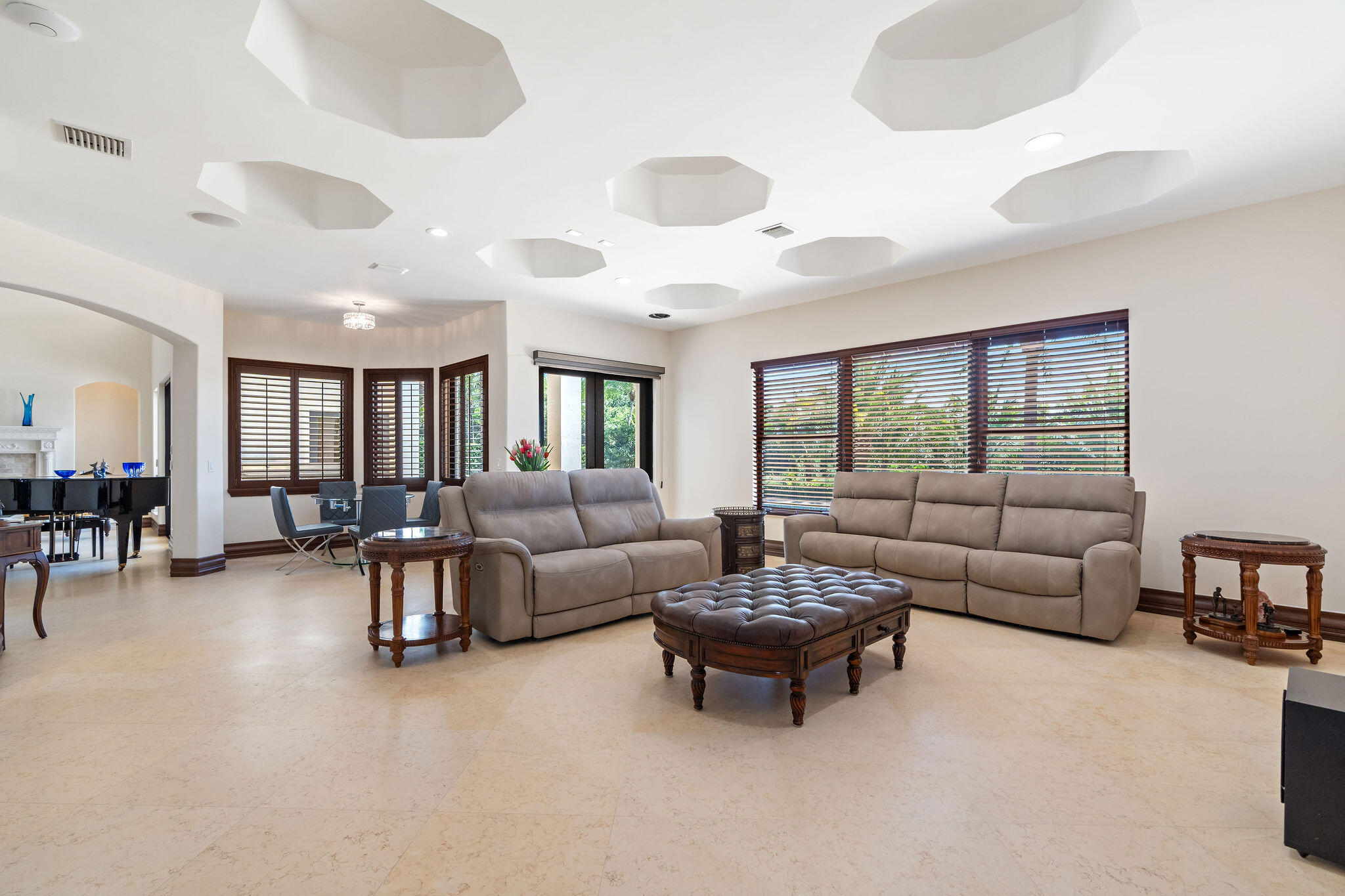 4052 E Ridgeview Drive