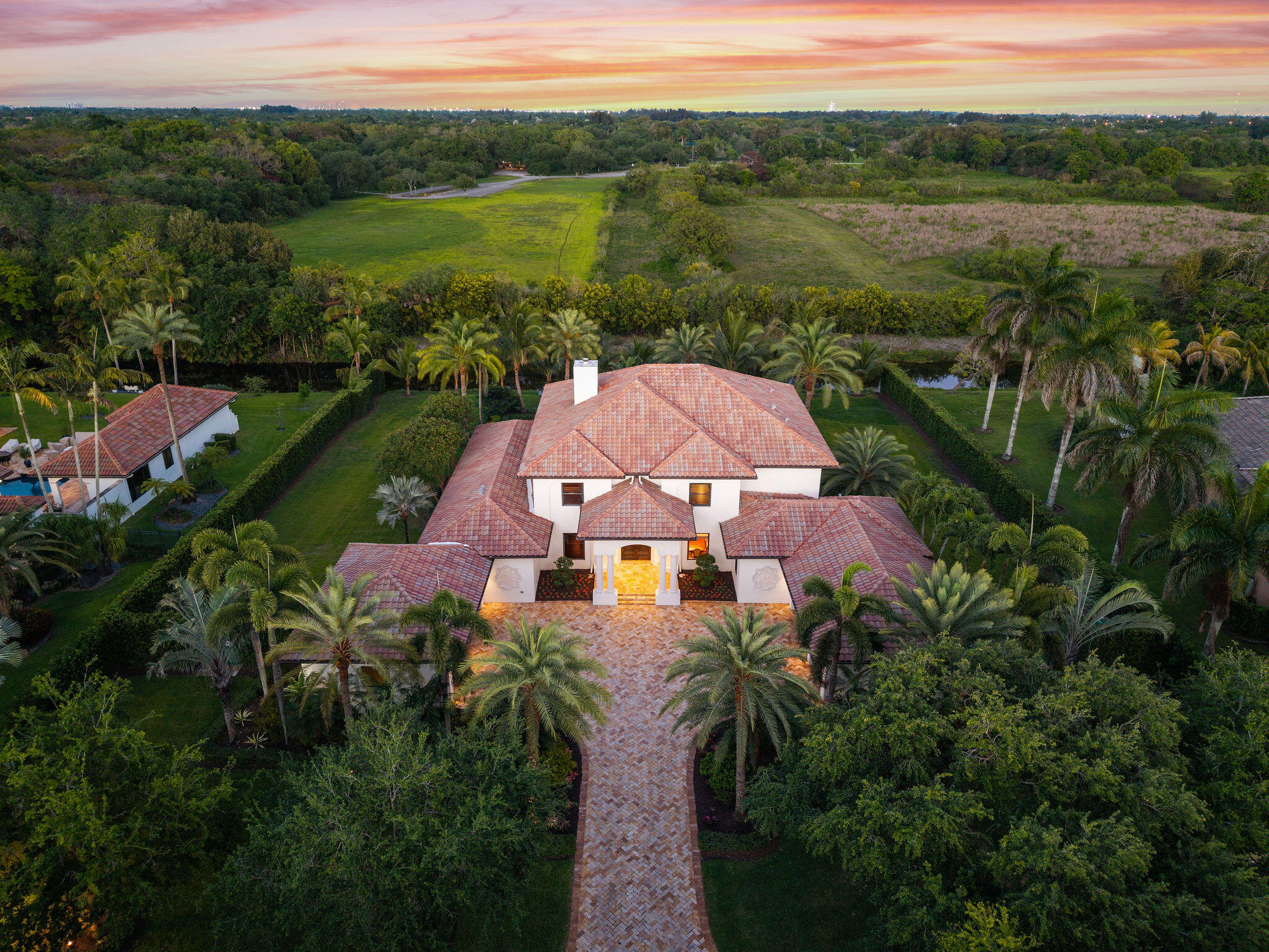 4052 E Ridgeview Drive