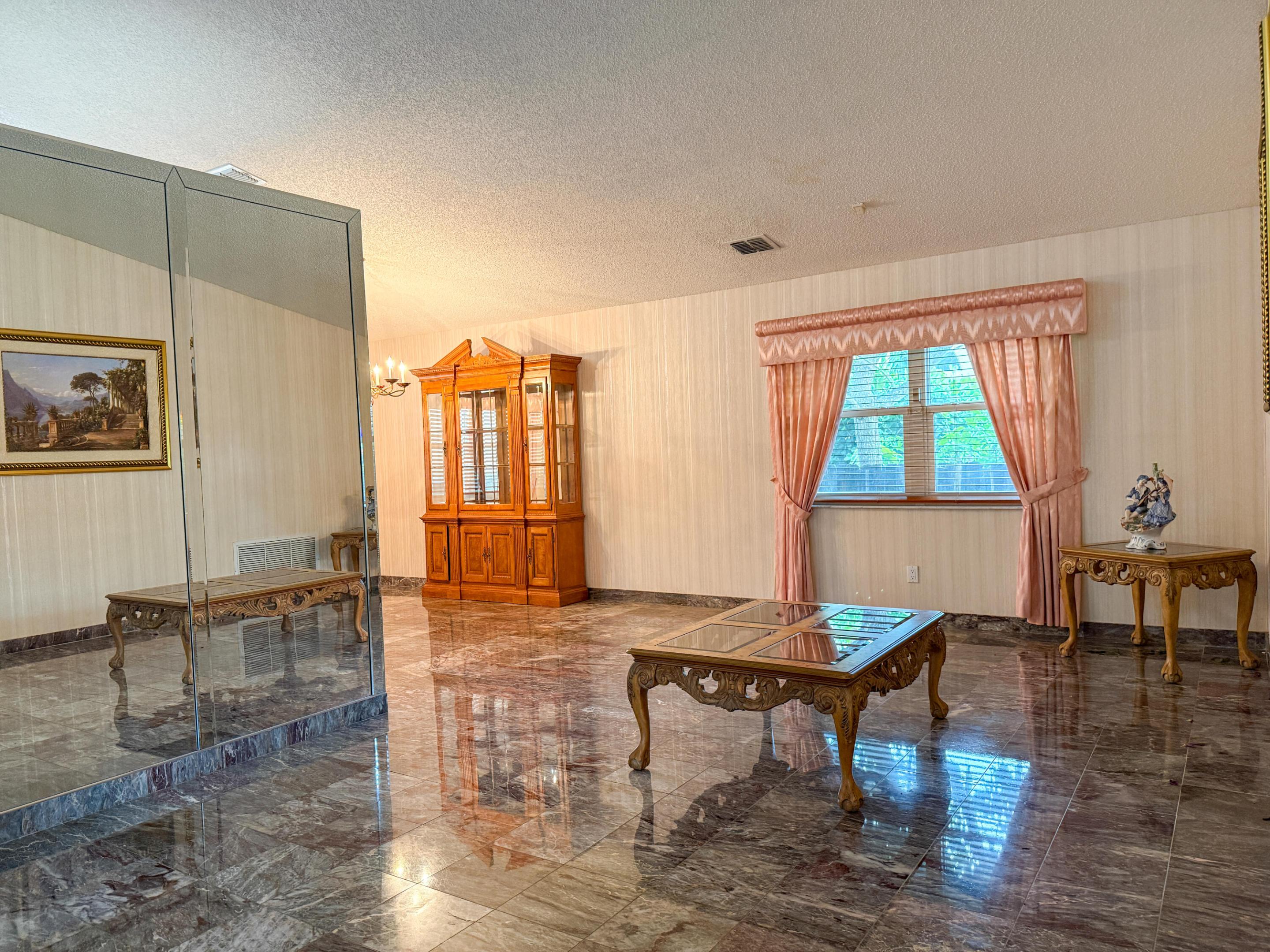 3104 Peachtree Circle