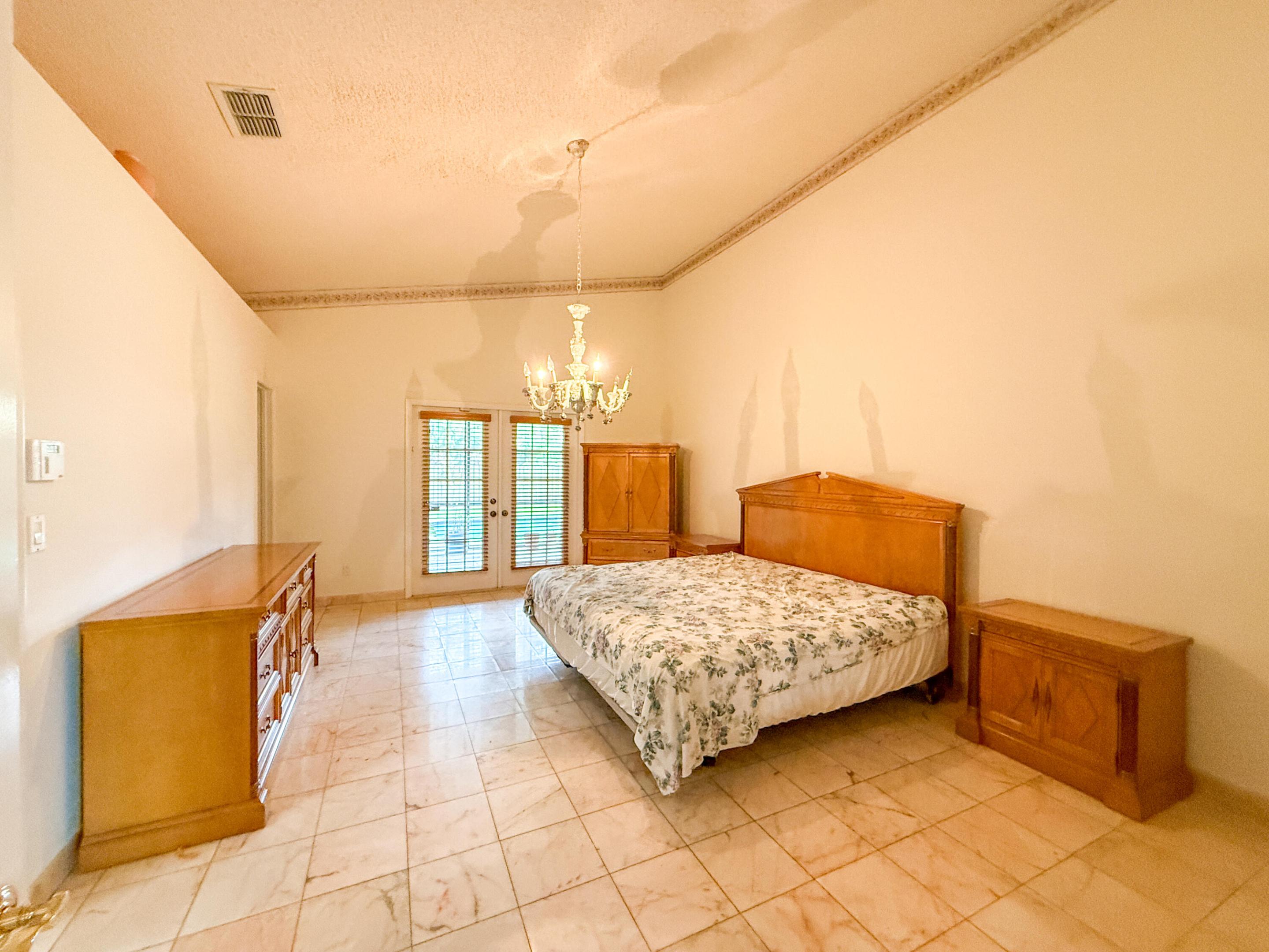 3104 Peachtree Circle