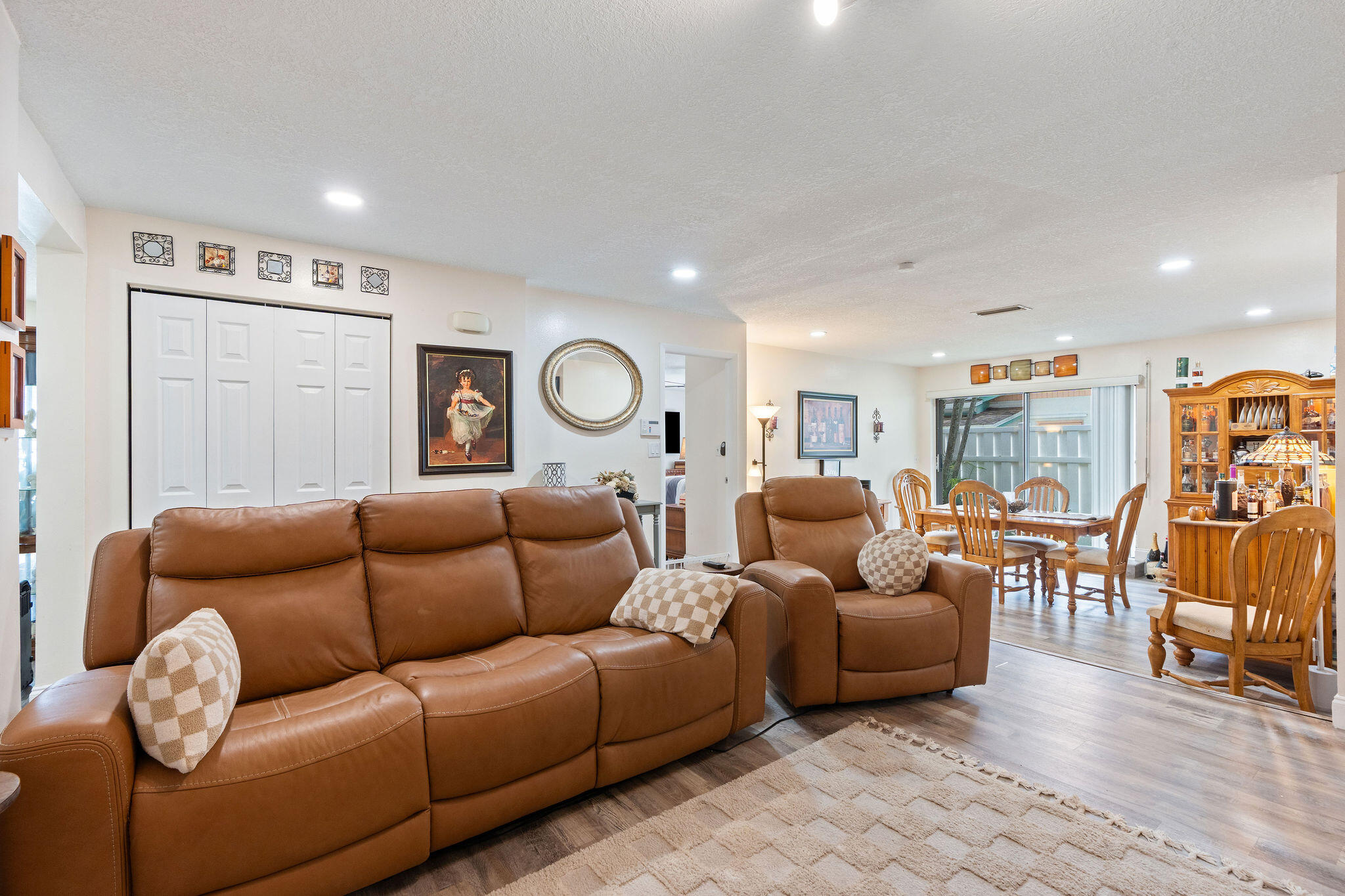 4010 W Sailboat Drive